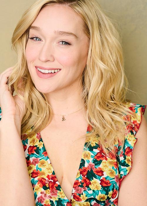 actor Sarah Stouffer large photo