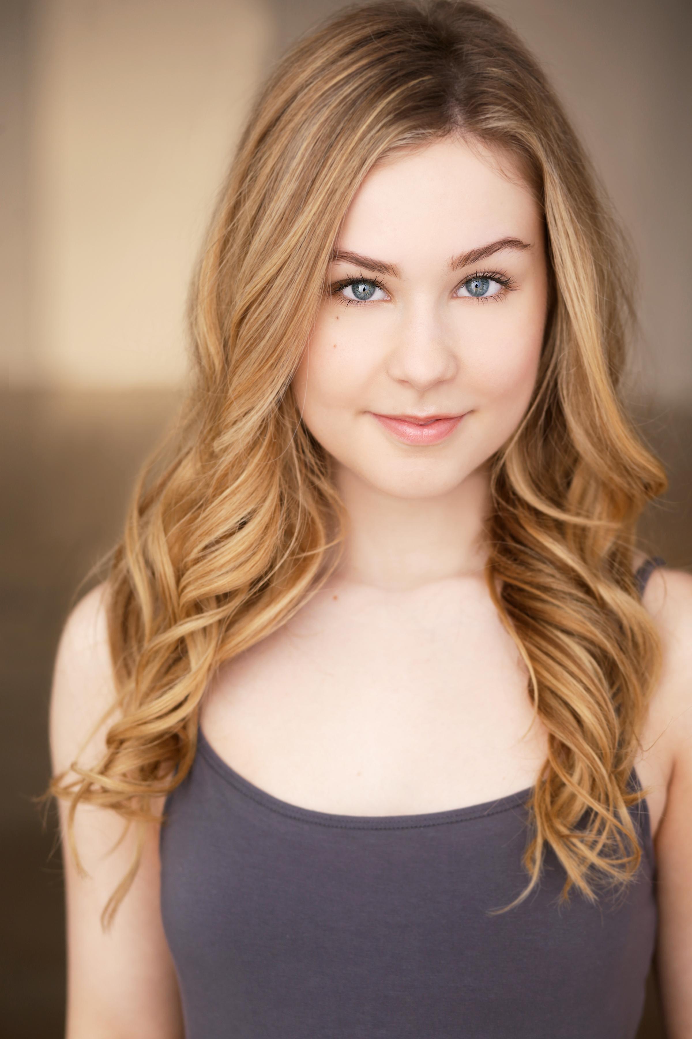 actor Natalie Precht large photo