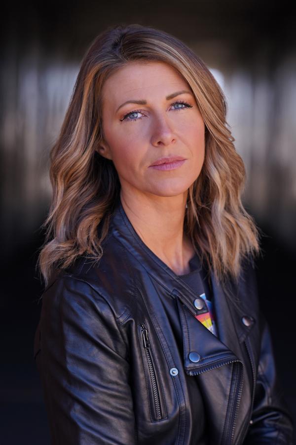 actor Amber Rhodes large photo