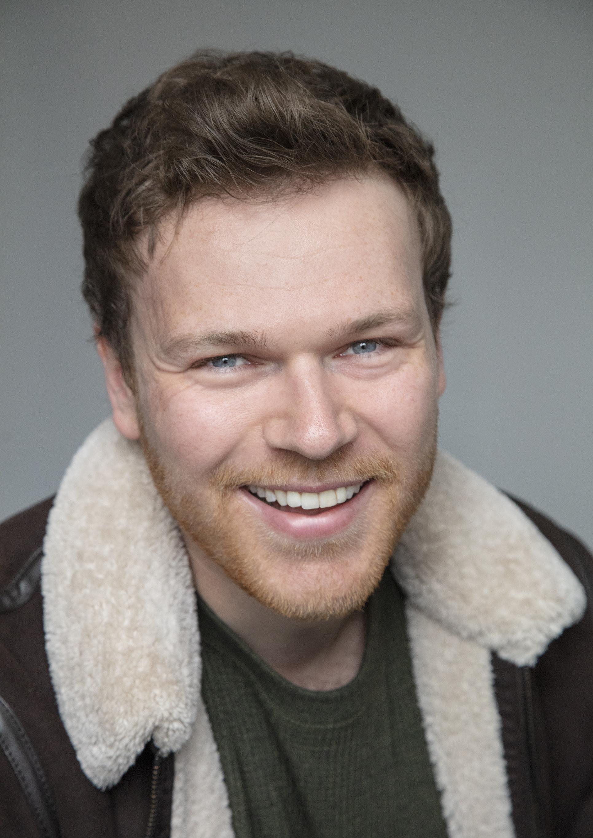 actor Mark Lavery large photo