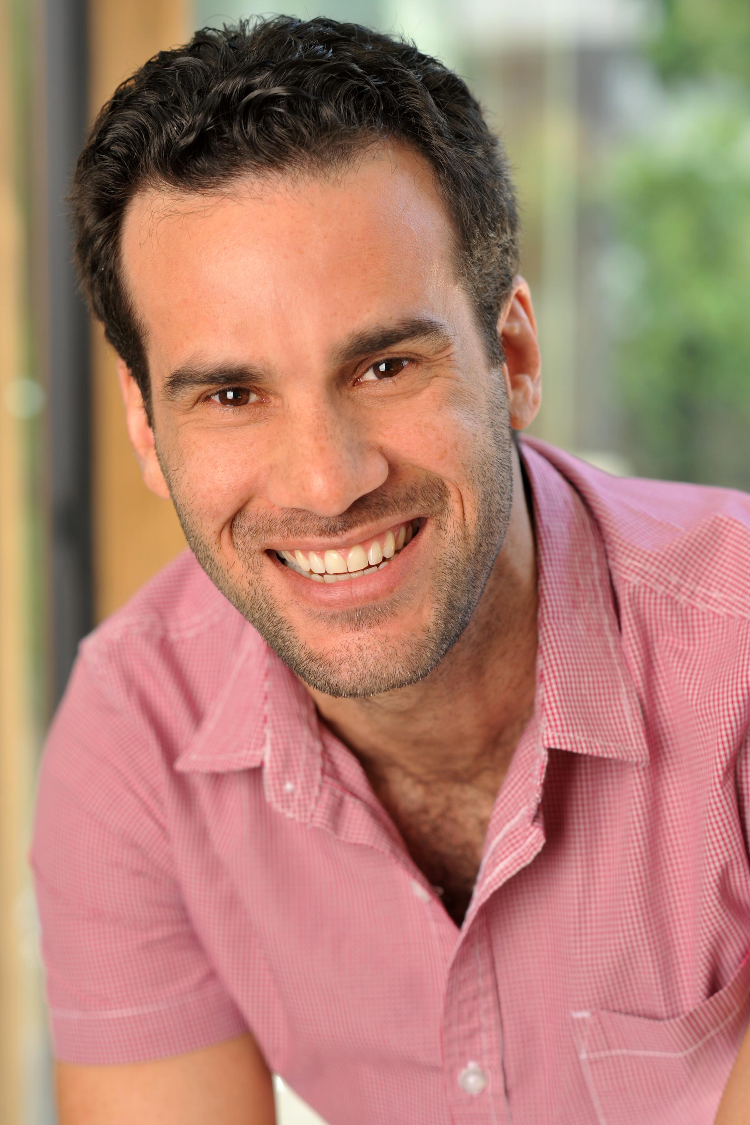 actor Izzy Martinez large photo