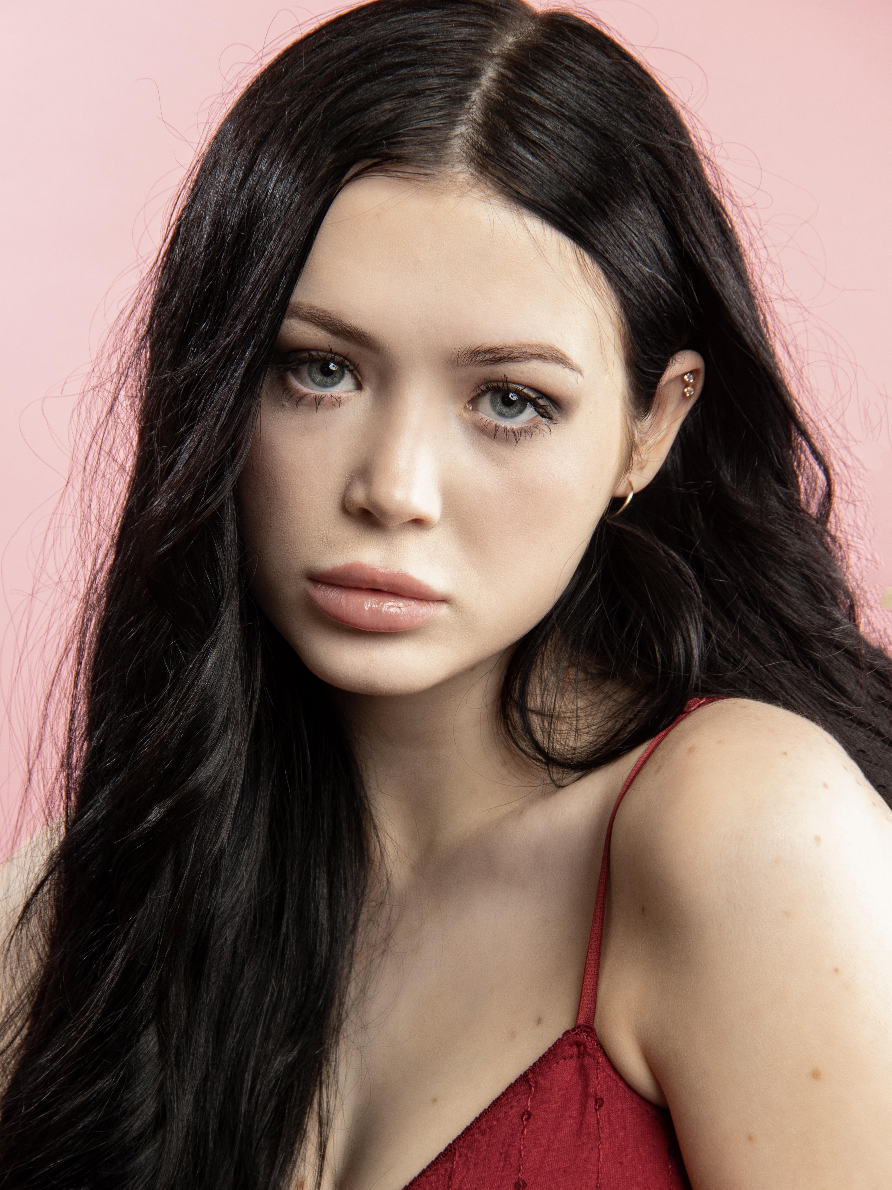 actor Hailey Kittle large photo