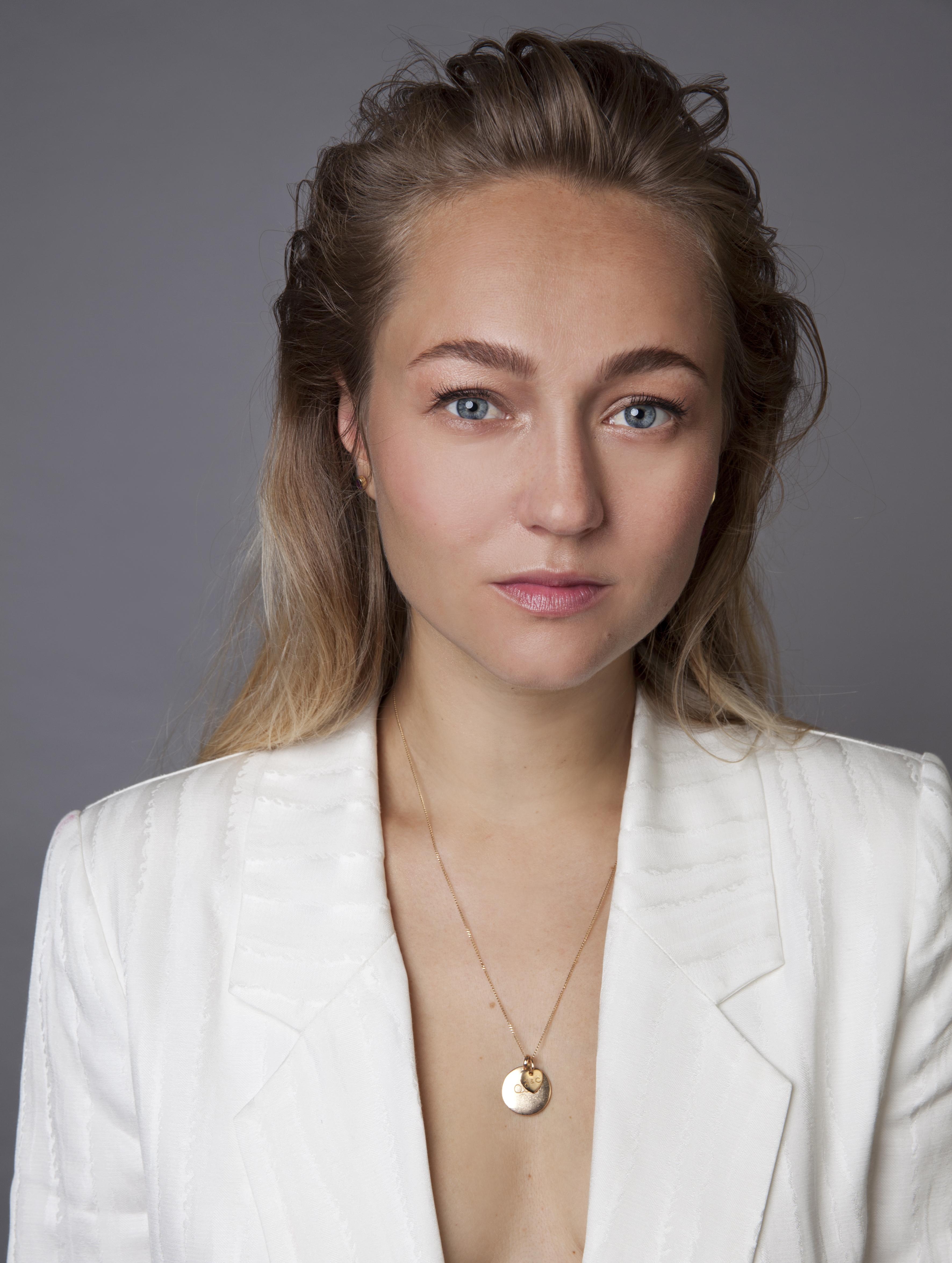 actor Carolien Spoor large photo