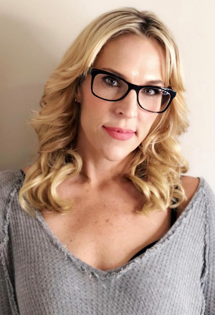 actor Jennifer Floyd large photo