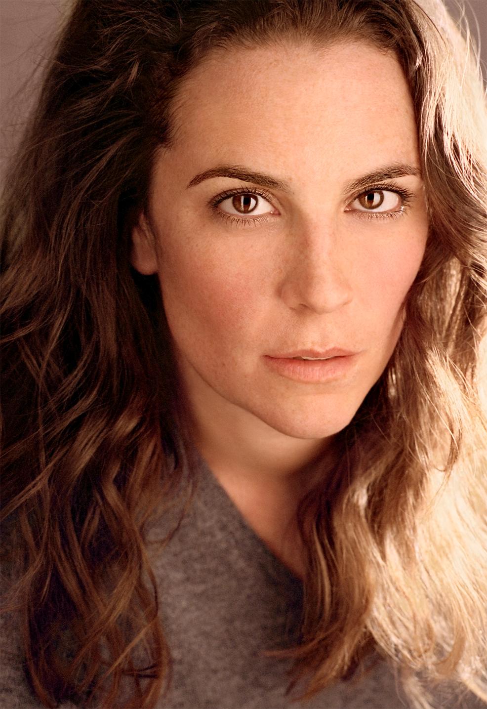 actor Elisa Armstrong large photo