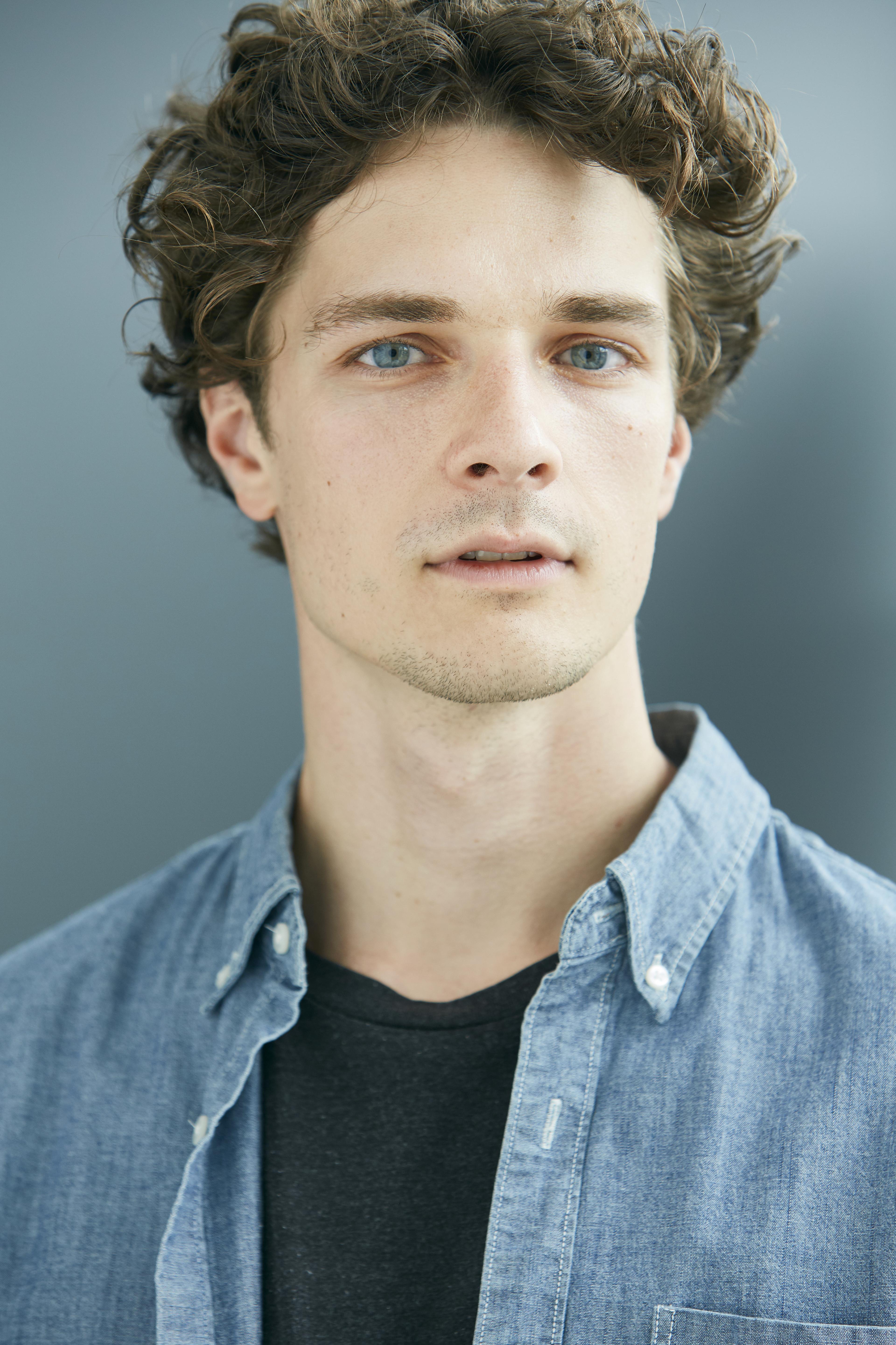 actor Kyle Scudder large photo