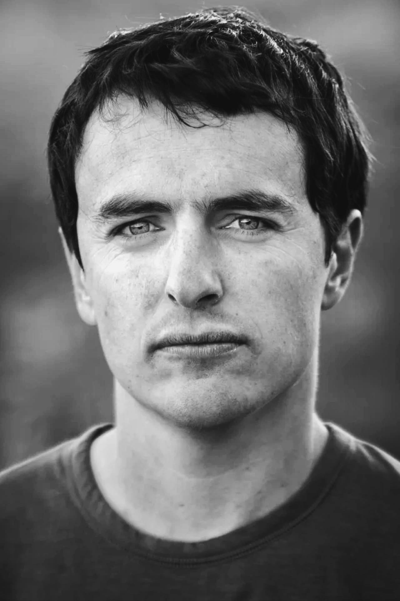 actor Brad Gobright large photo