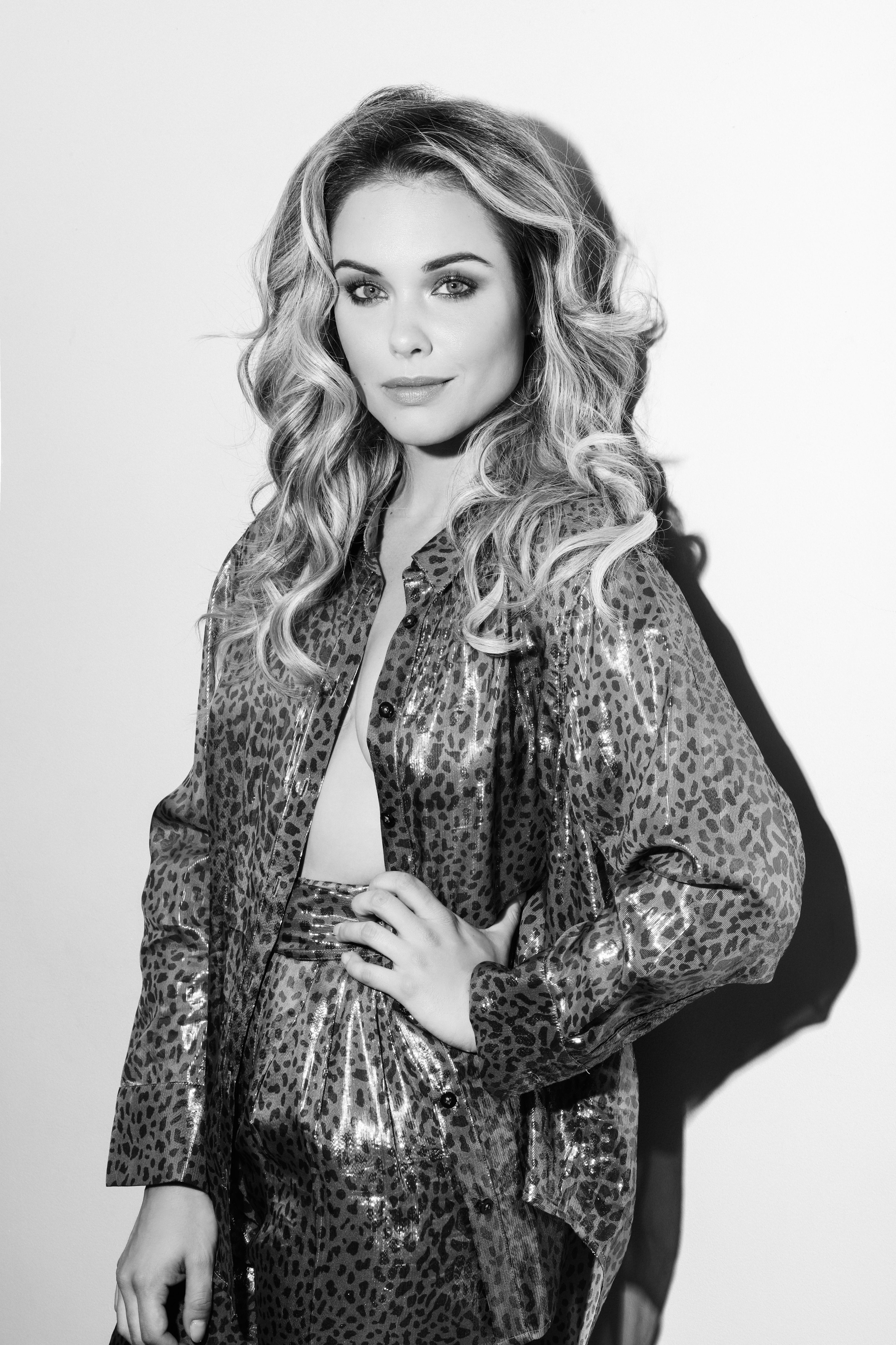 actor Stephanie Bennett large photo