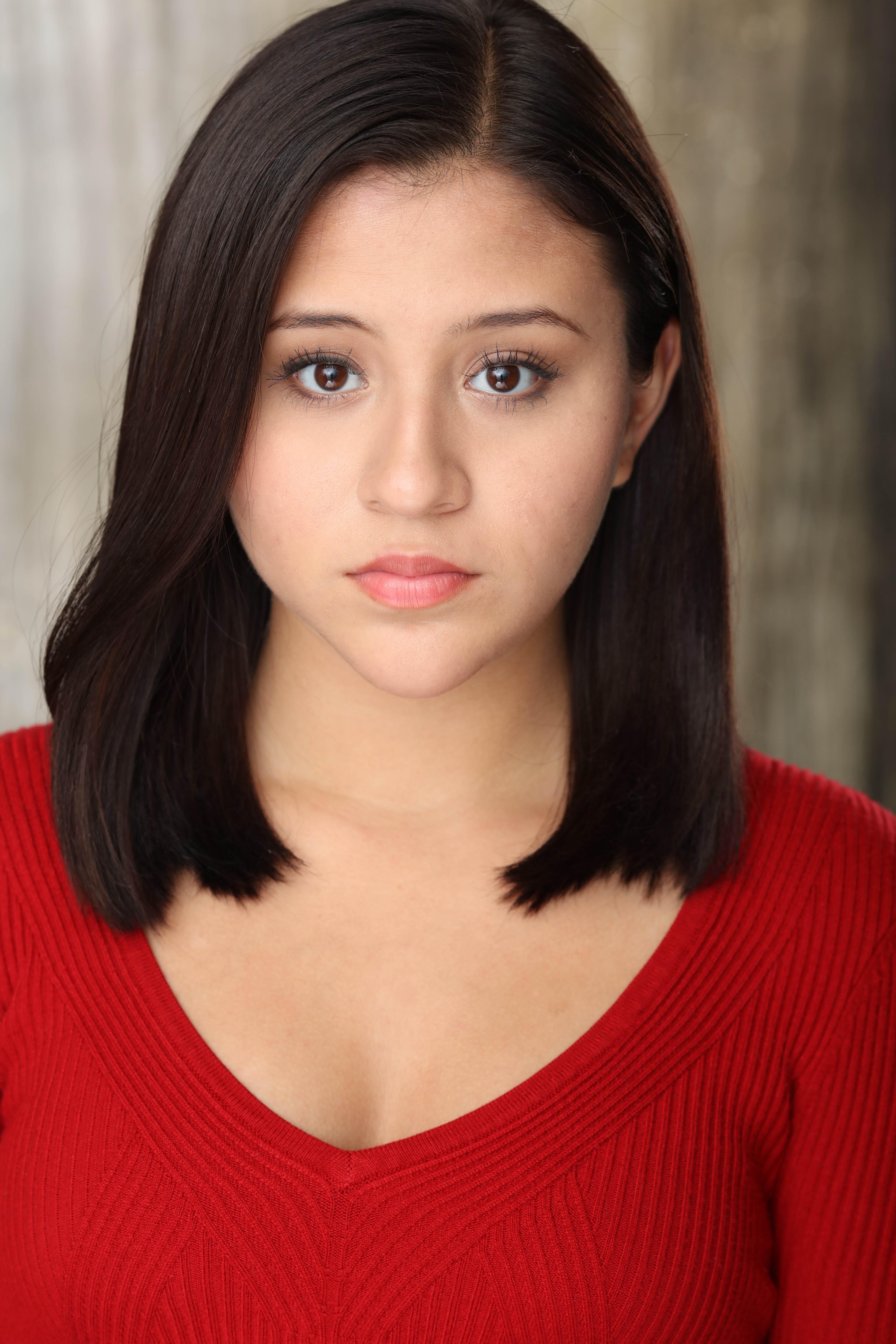 actor Alina Herrera large photo