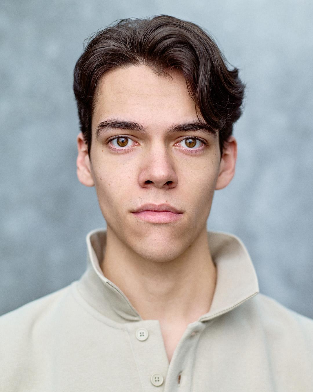 actor Euan Munro large photo