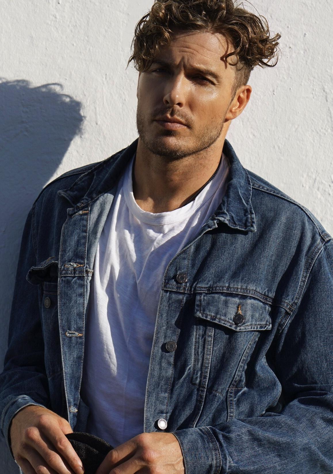 actor Dominic DeVore large photo