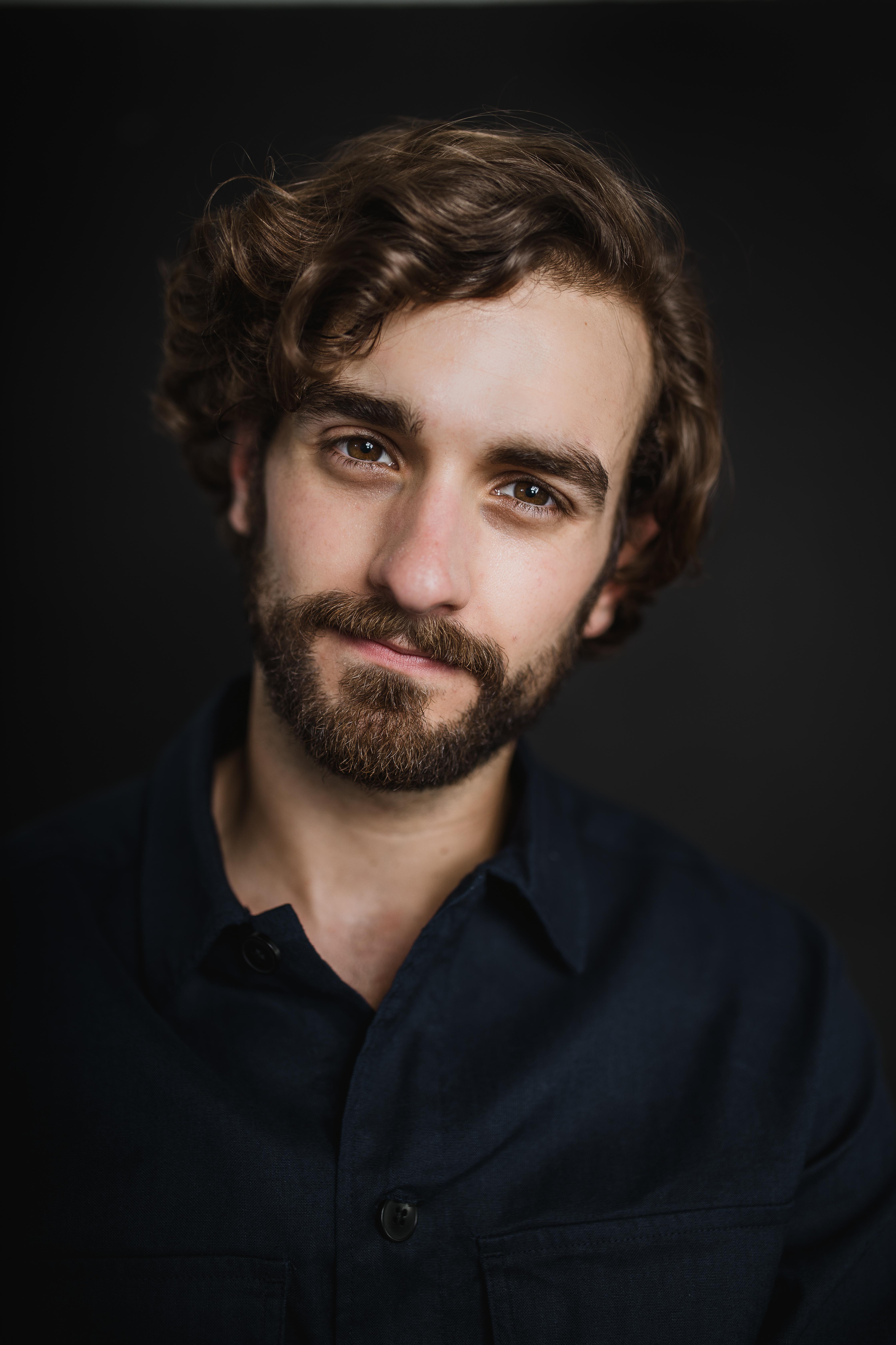 actor Evan Hengst large photo