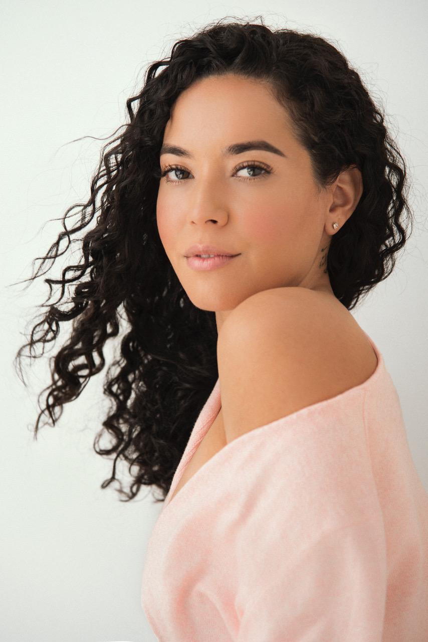 actor Bernyce Cruz large photo