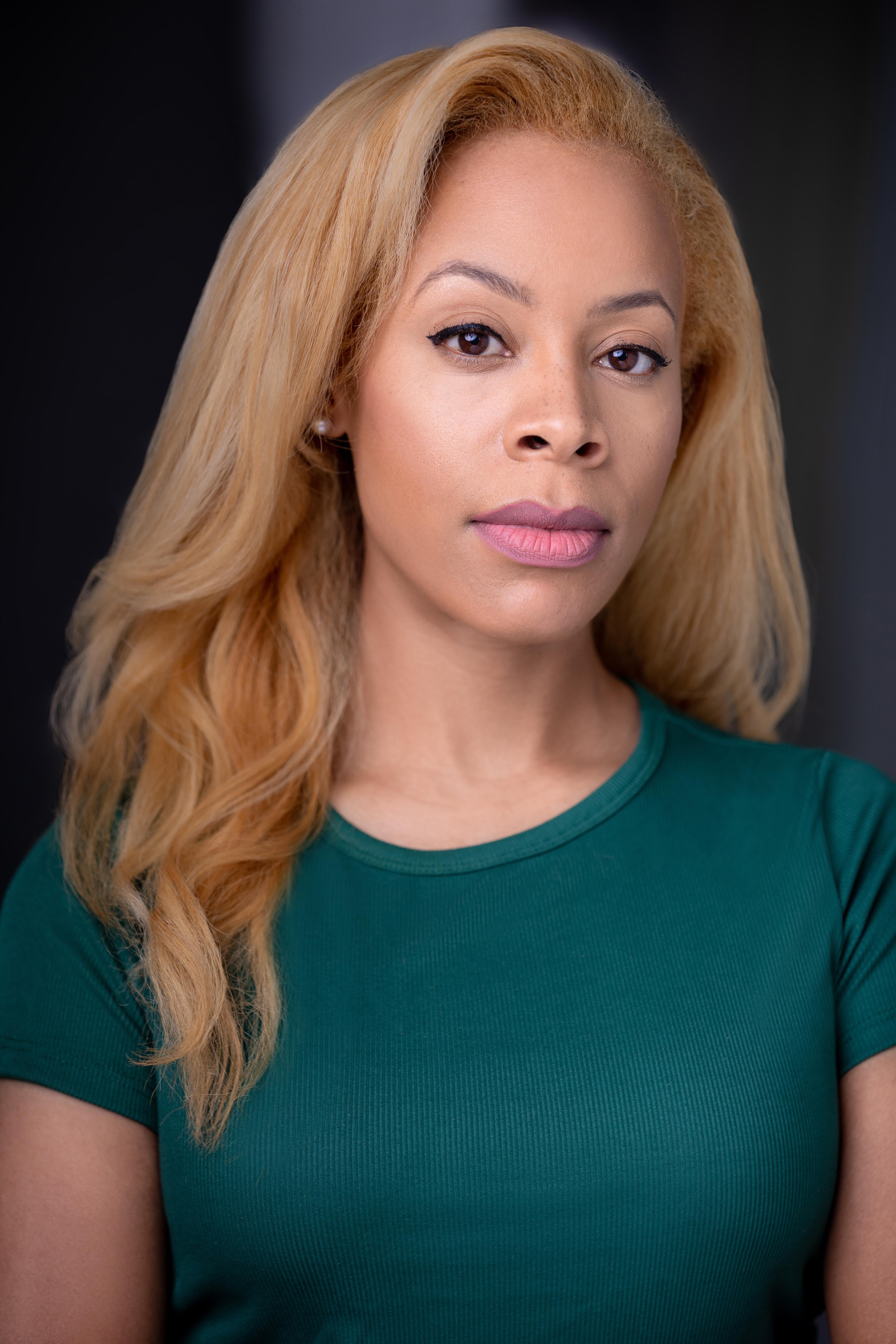 actor Candace Herring large photo