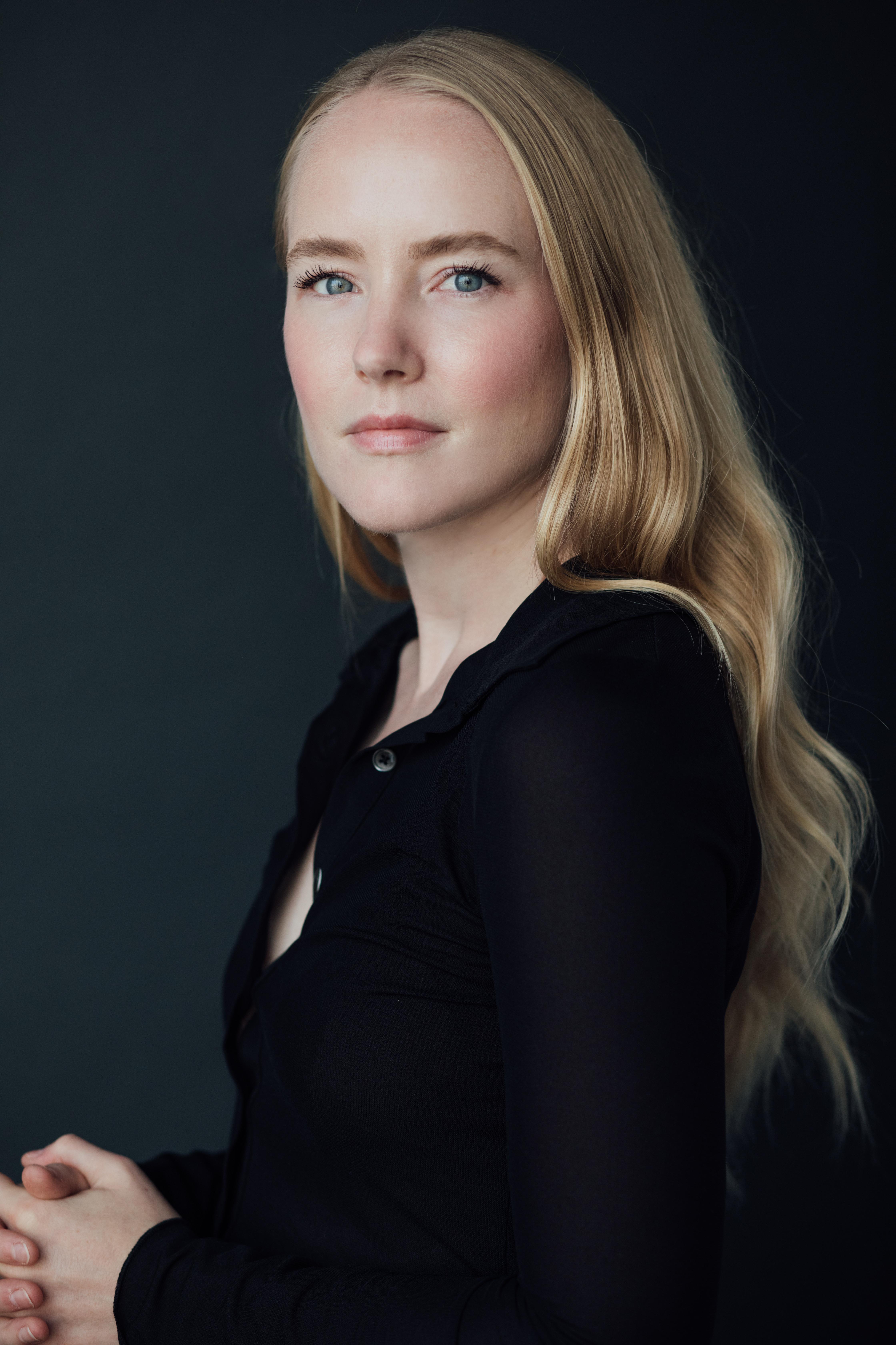 actor Mandi Nicholson large photo