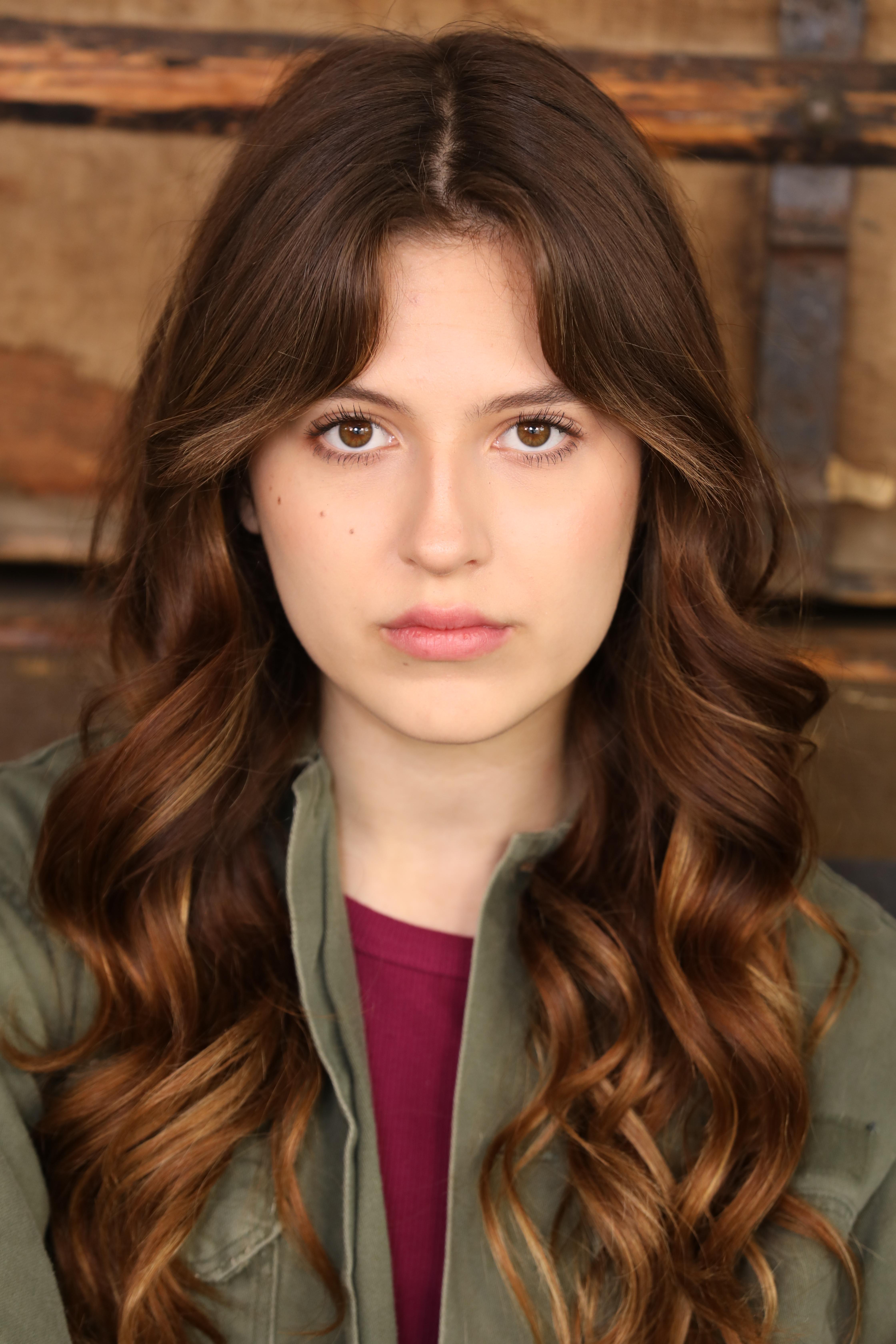 actor Eliza Pryor large photo