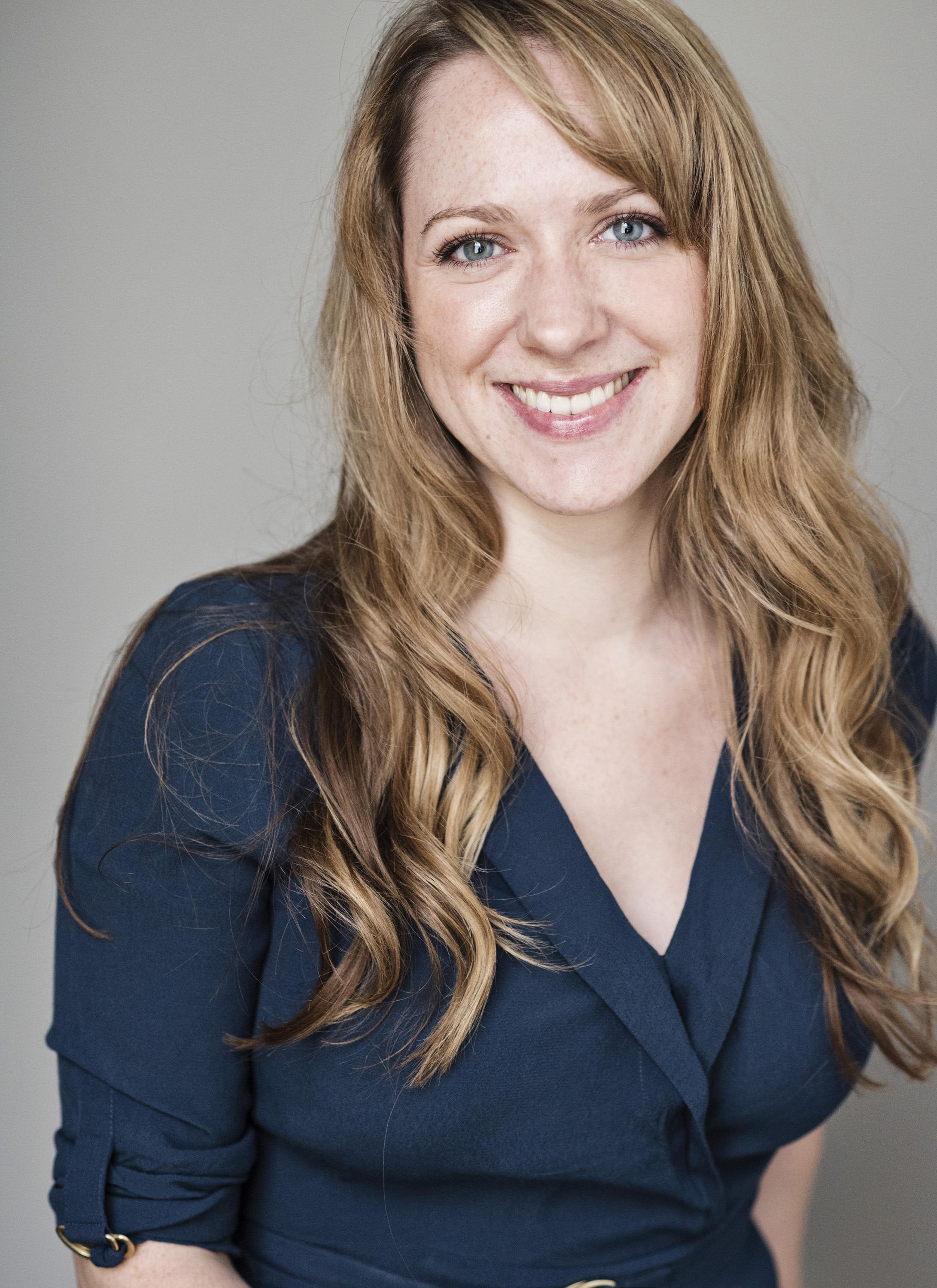 actor Amy Alexander large photo