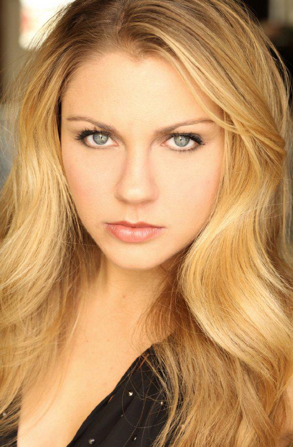 actor Paige Diaz large photo