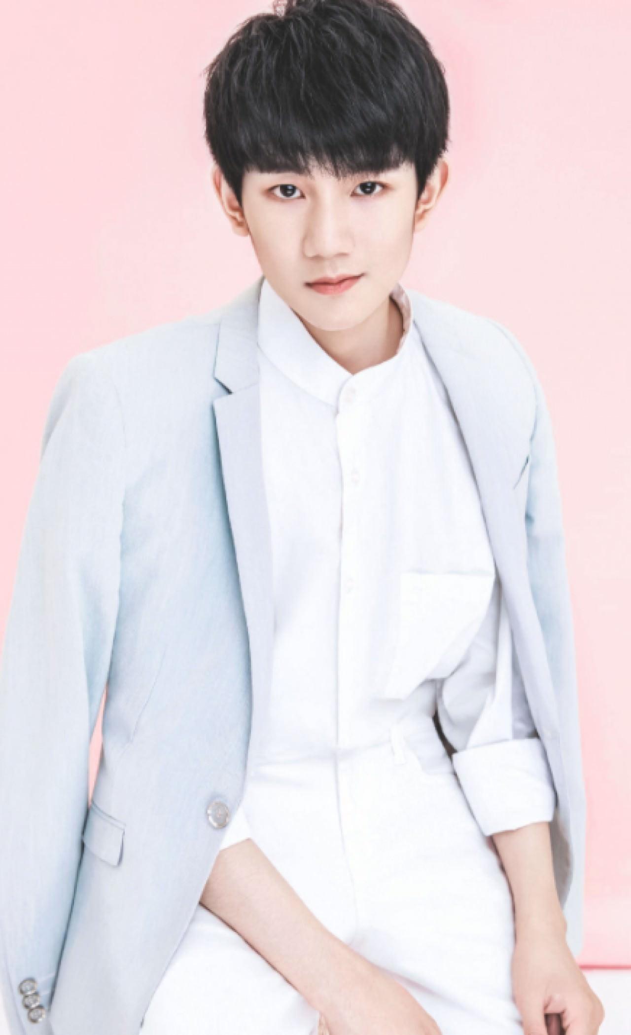 actor Roy Wang large photo