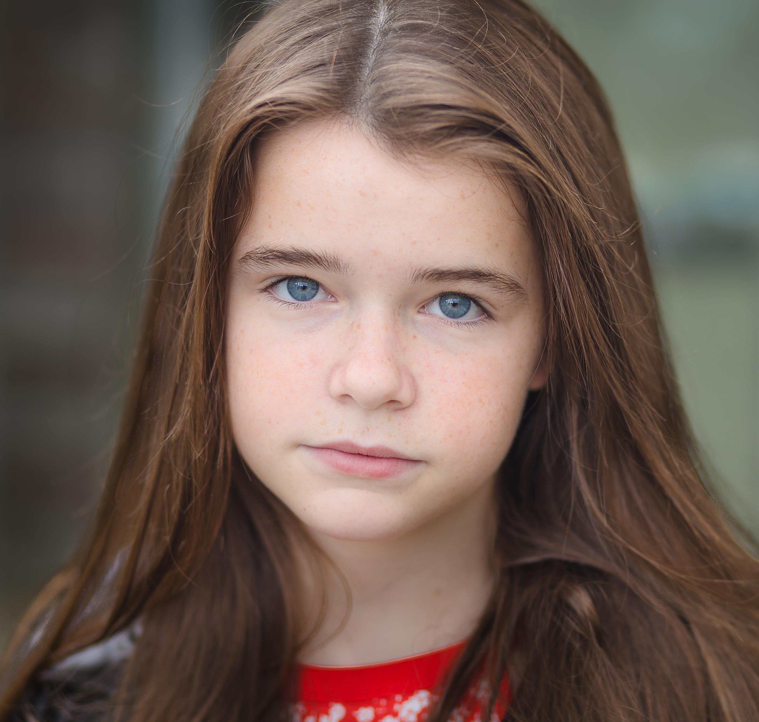 actor Carys McGrory large photo