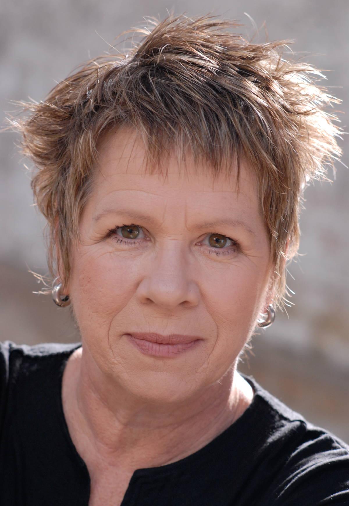 actor Valerie Bader large photo