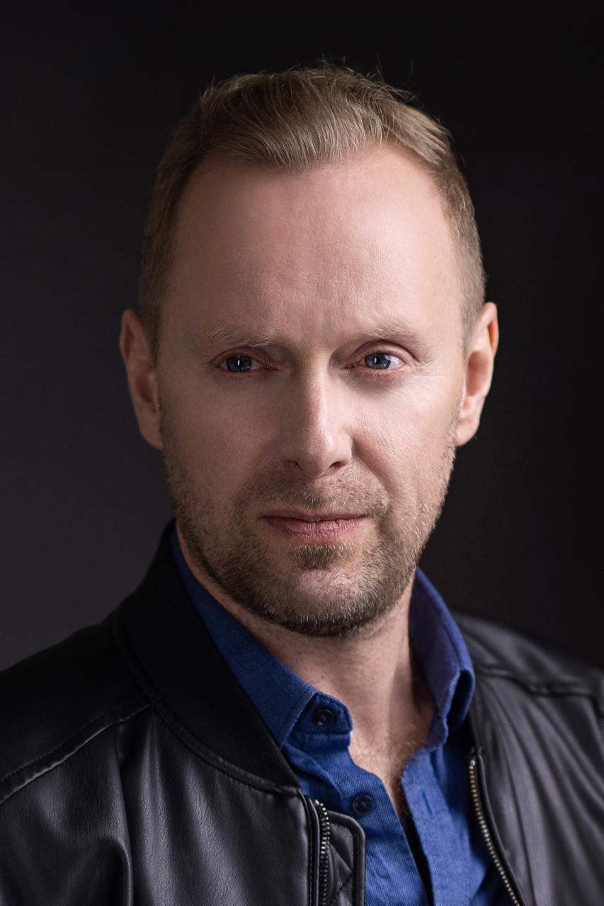 actor Nathan Hill large photo