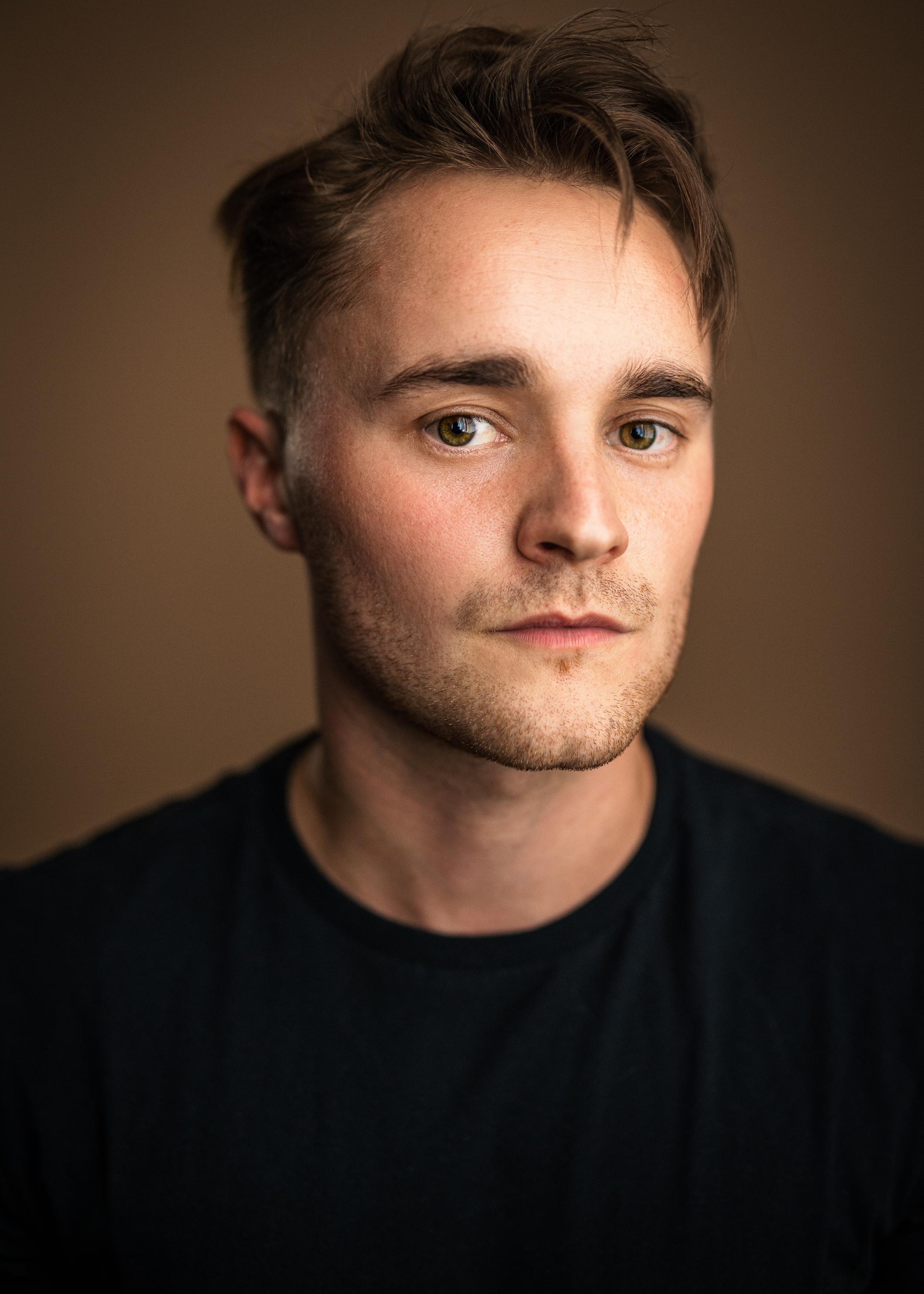 actor Ollie Eaton large photo