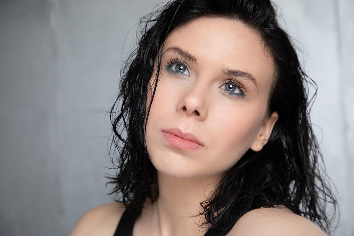 actor Maren Hill large photo