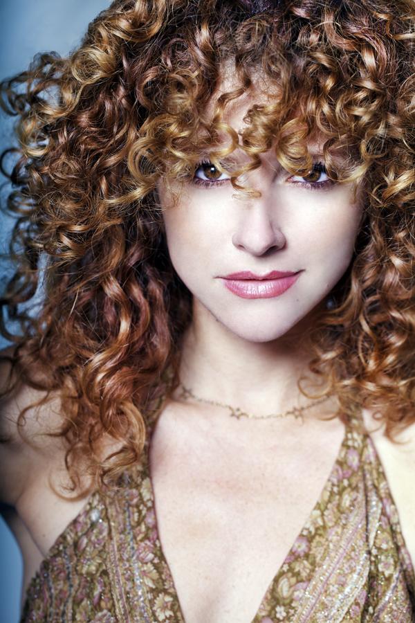 actor Nikki McCauley large photo