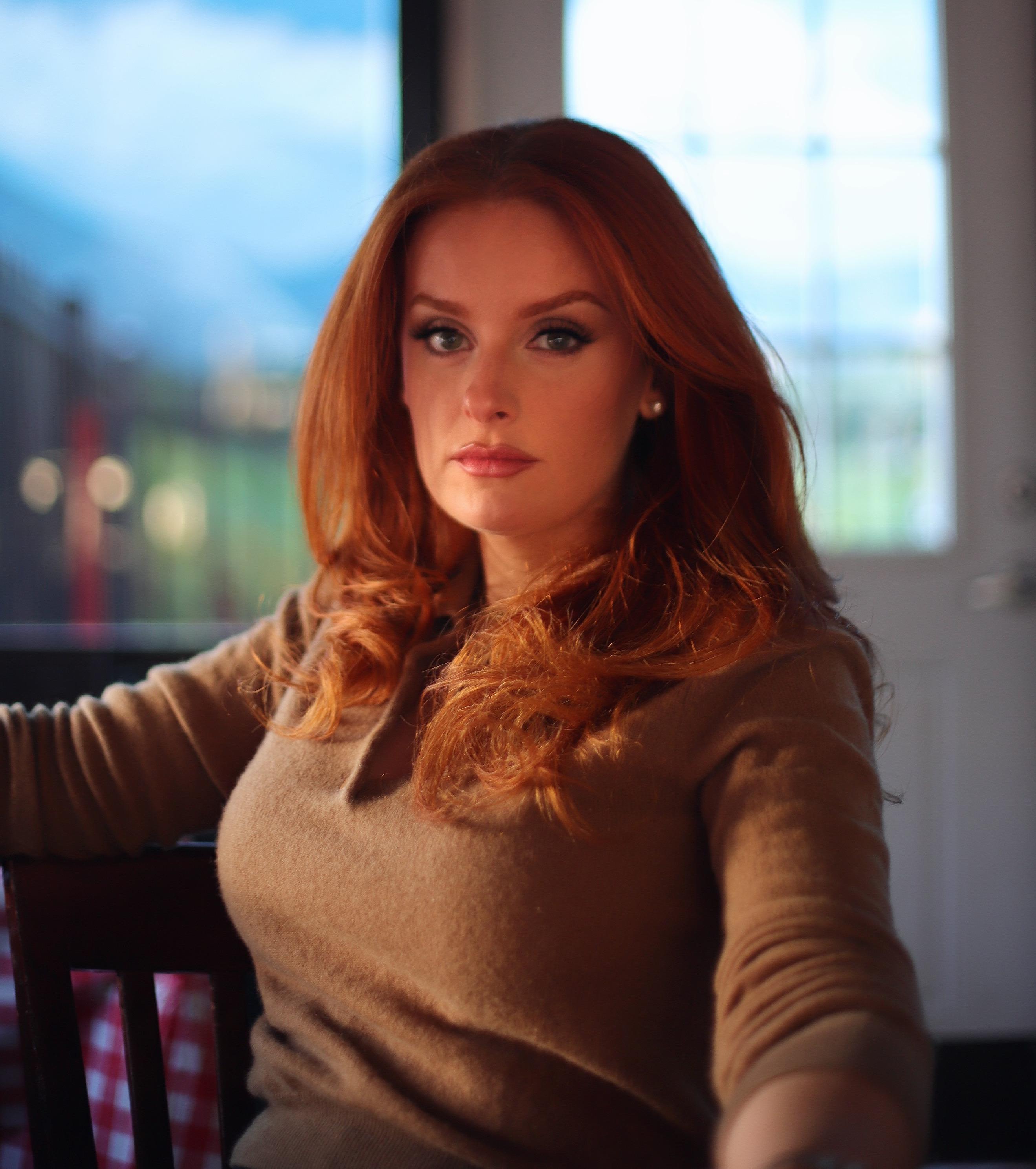 actor Emily Bossak large photo