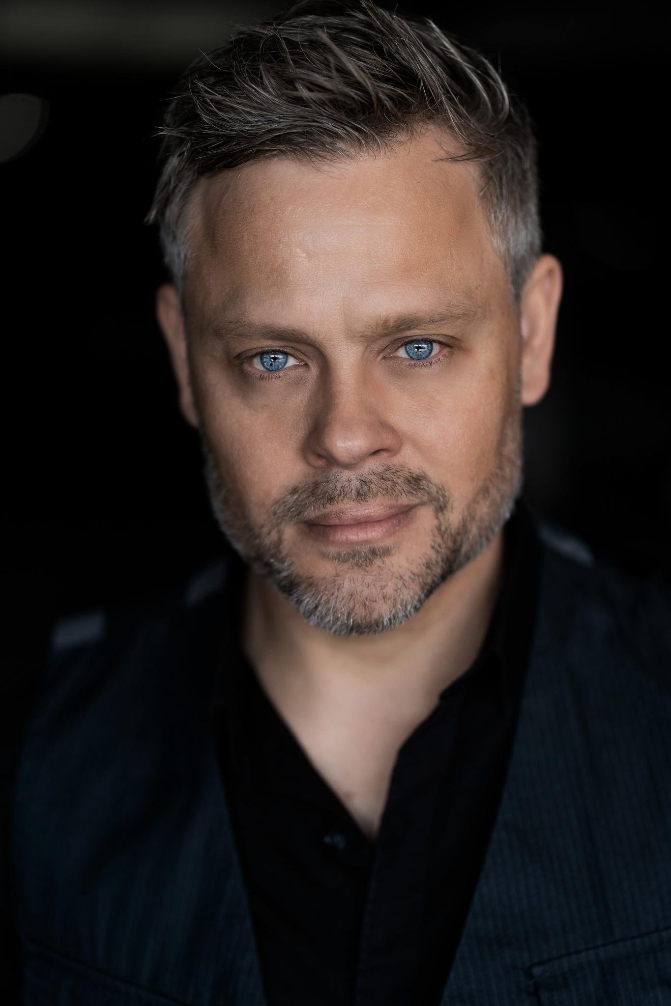 actor Todd Karner large photo