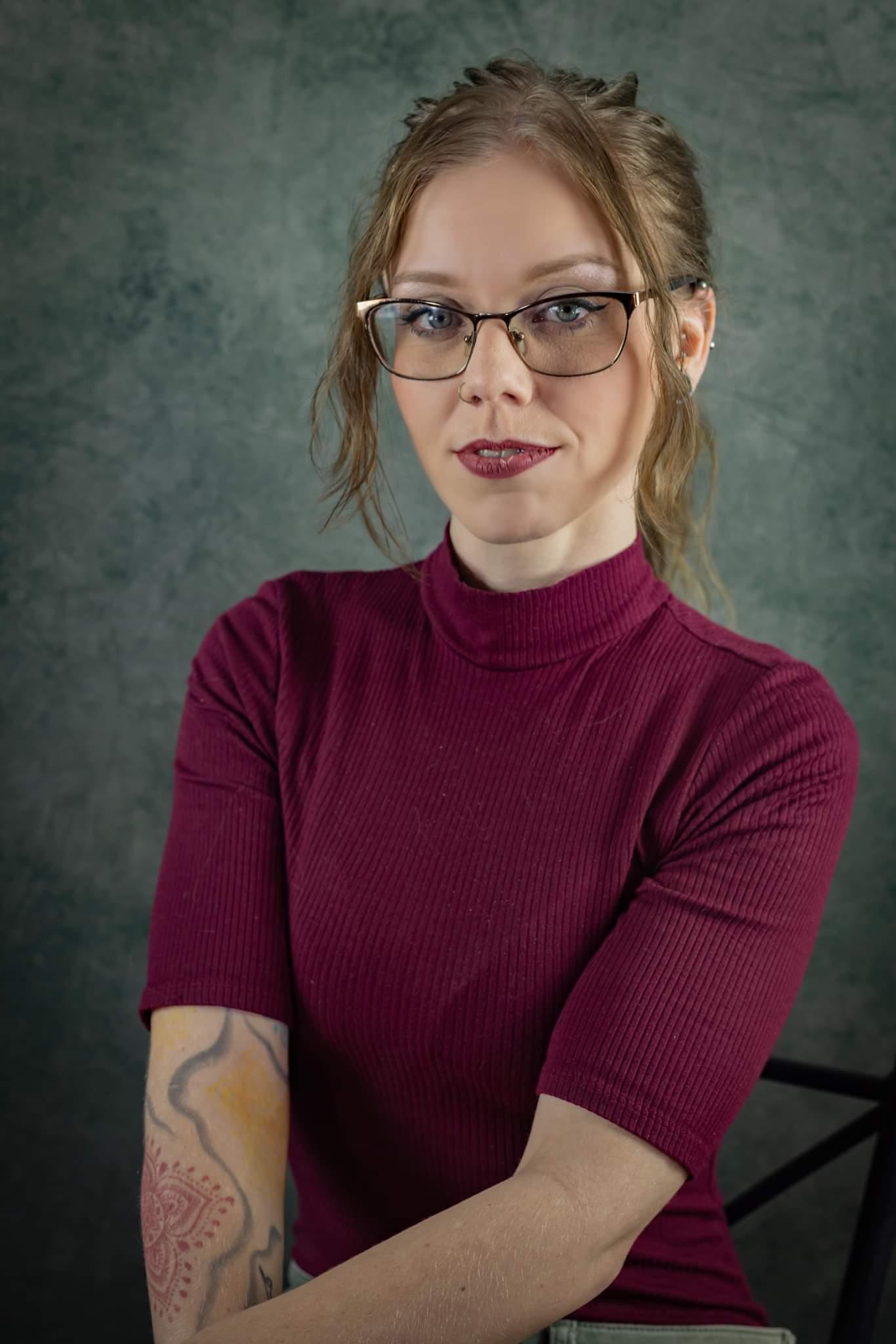 actor Angel Nichole Bradford large photo