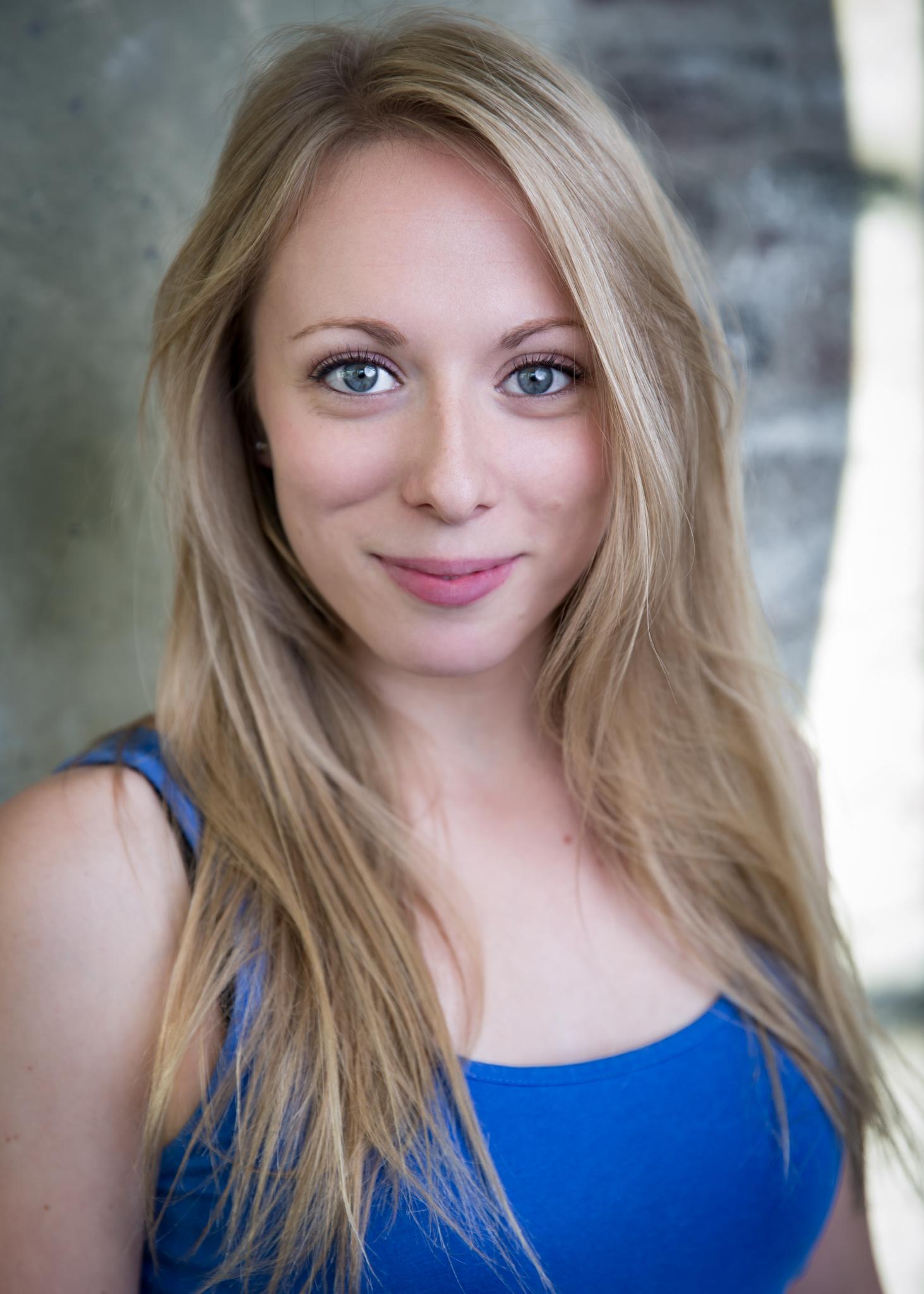 actor Jennifer Sims large photo