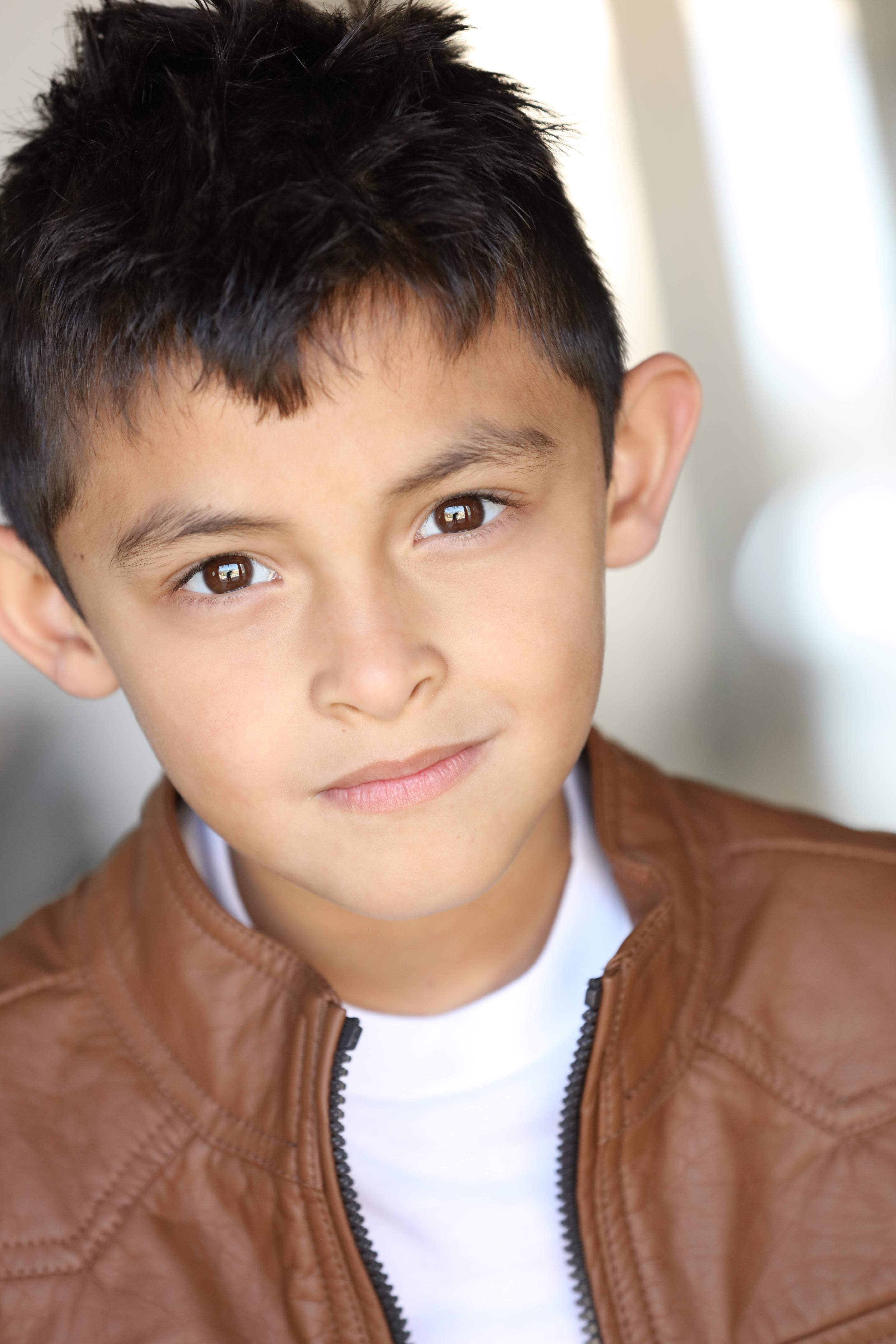 actor Oscar Daniel Reyez large photo