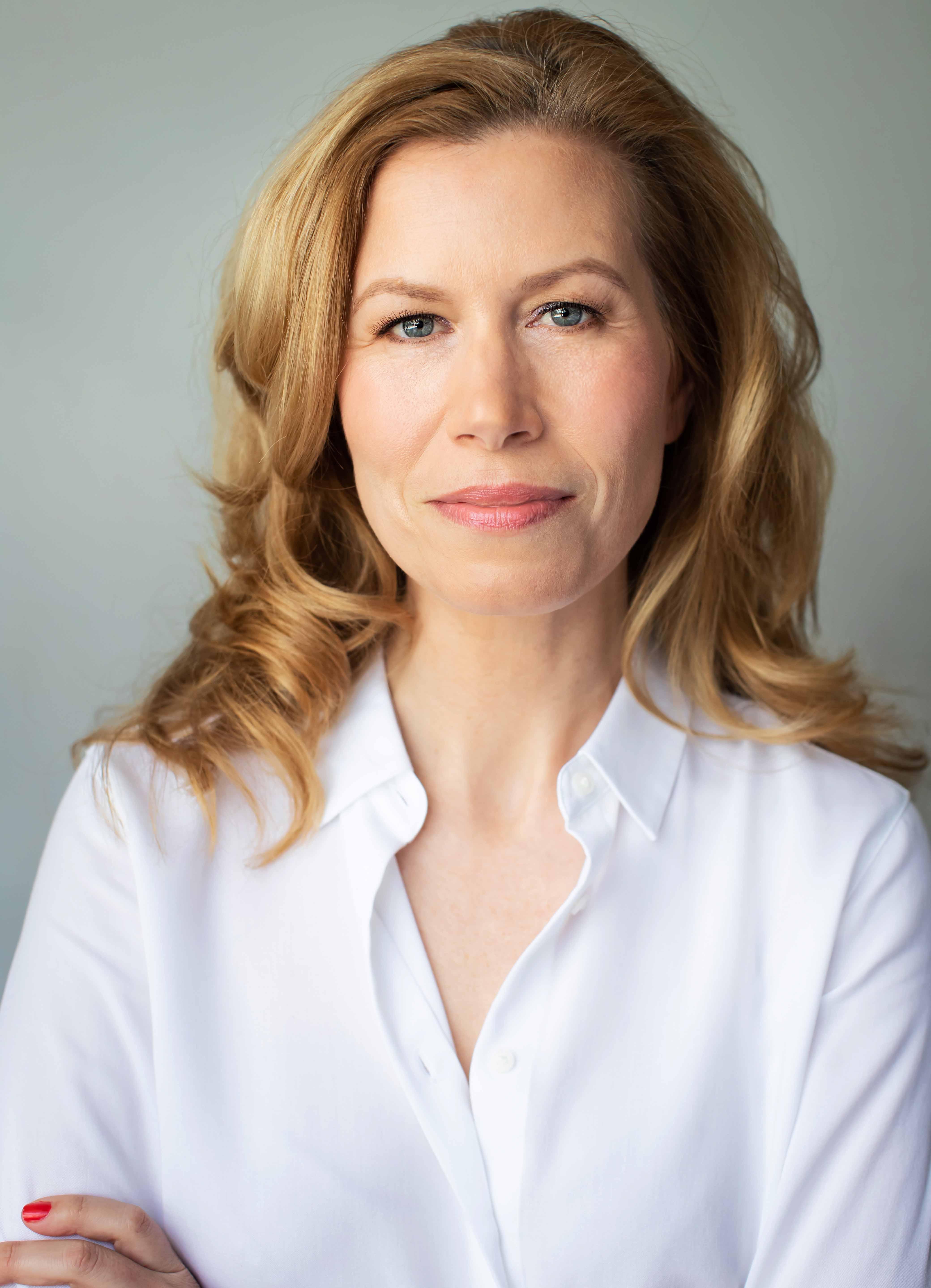 actor Kerri Smith large photo