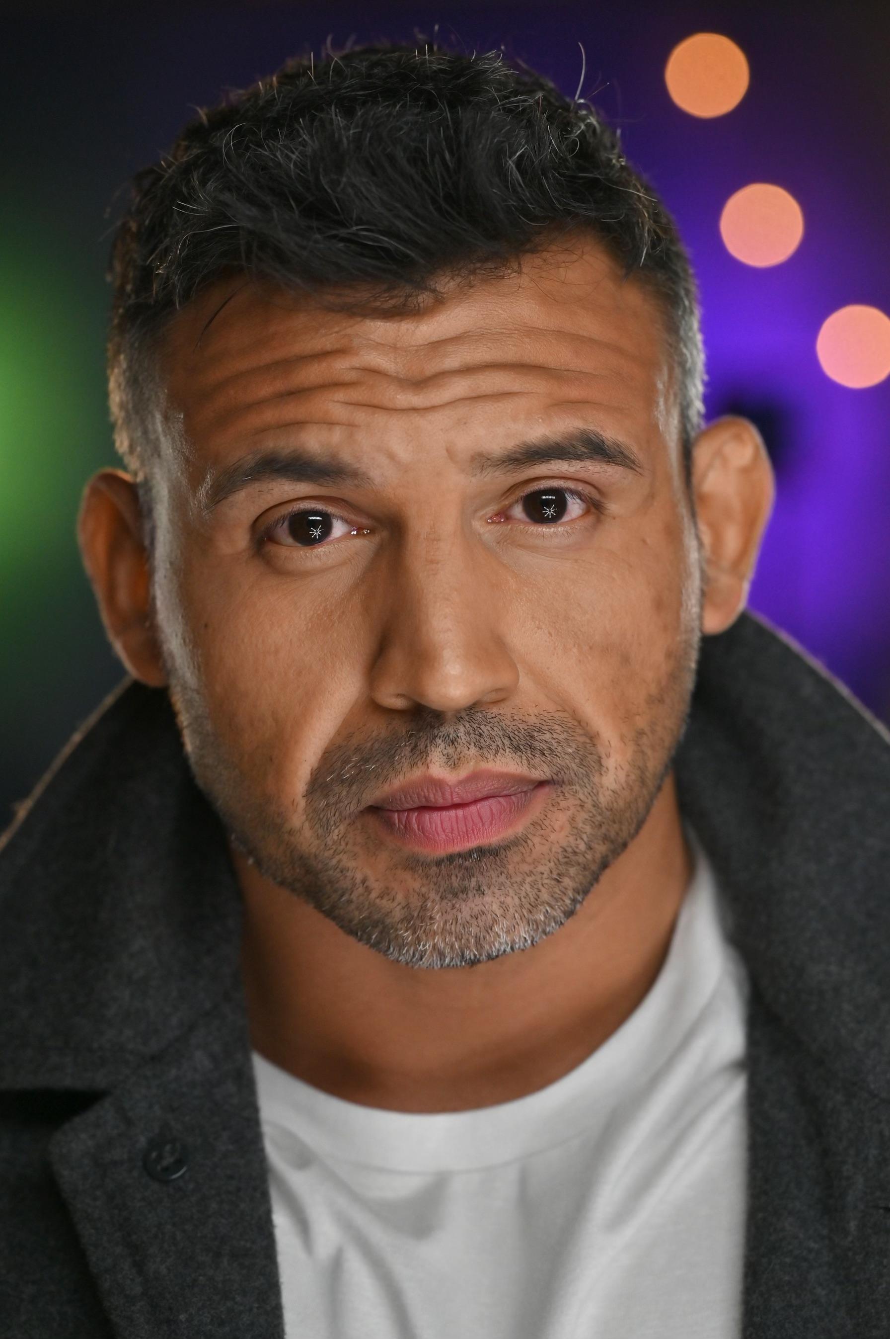 actor Bobby Hernandez large photo