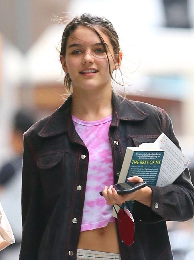 actor Suri Cruise large photo