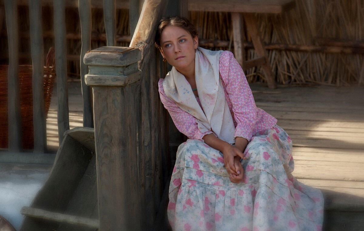 actor Polina Chernyshova large photo