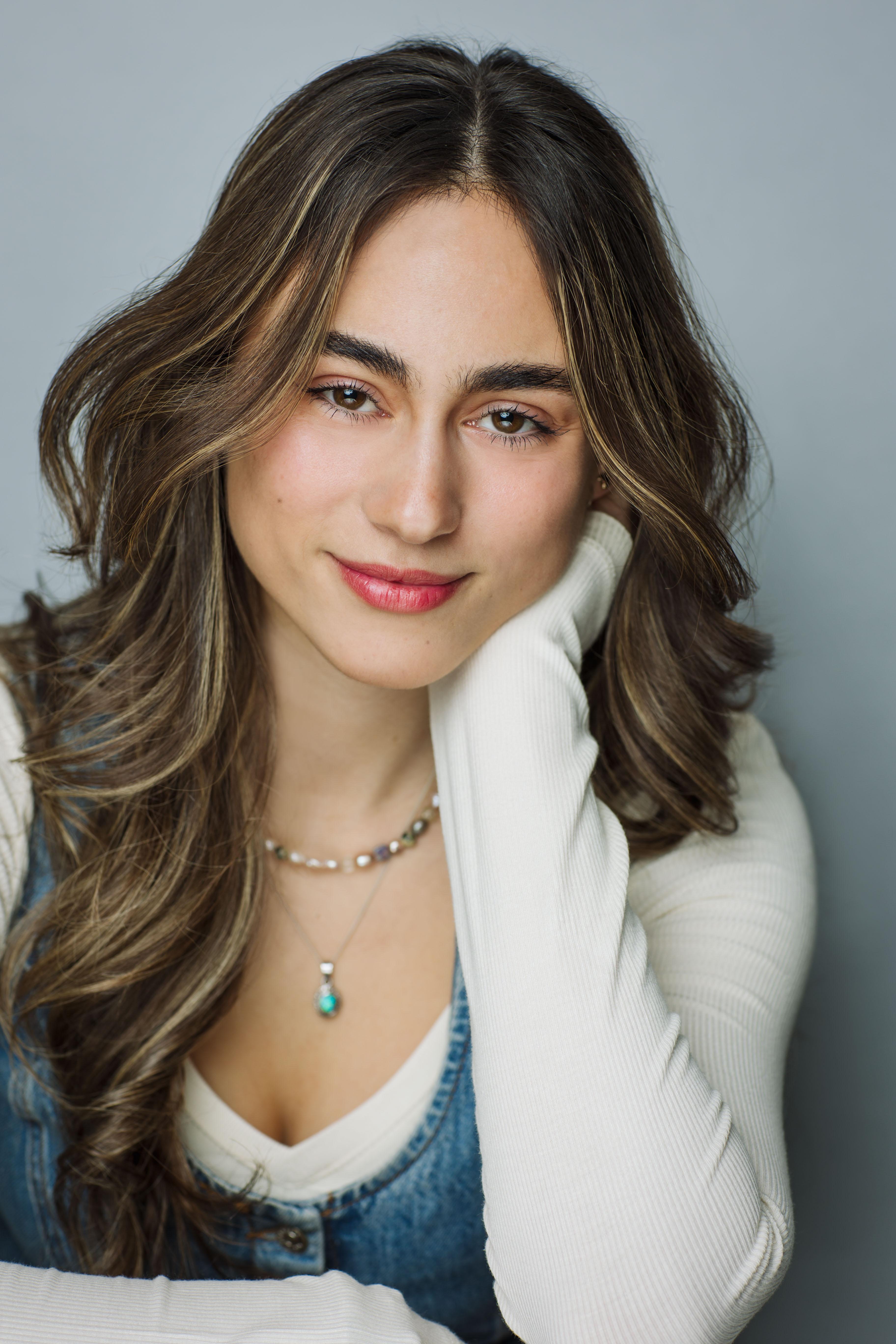 actor Erika Bruci large photo