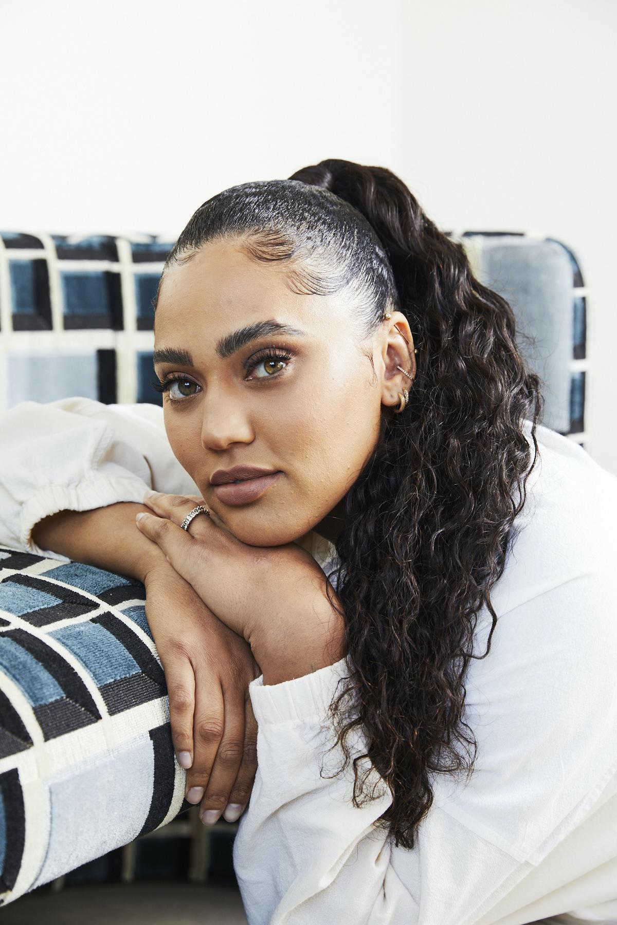 actor Ayesha Curry large photo