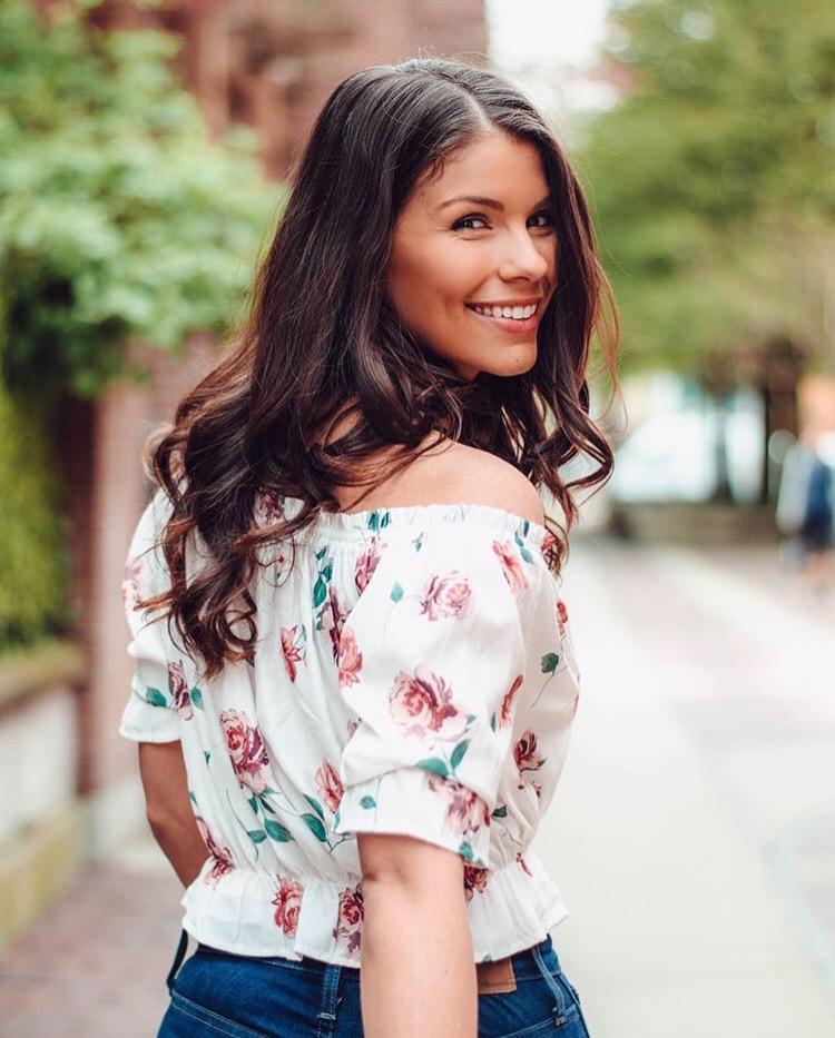 actor Sarah Troyer large photo