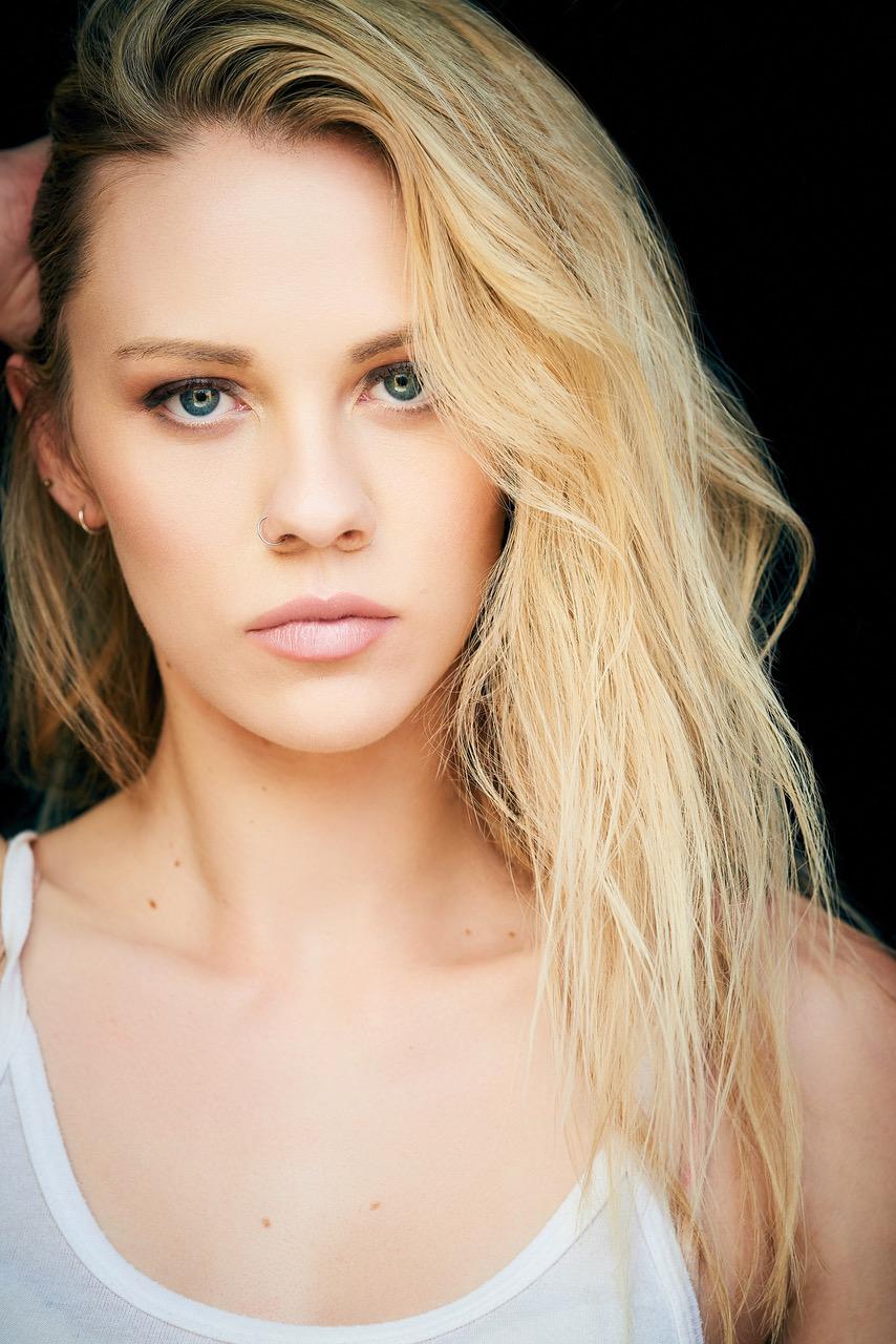 actor Kelcie Stranahan large photo