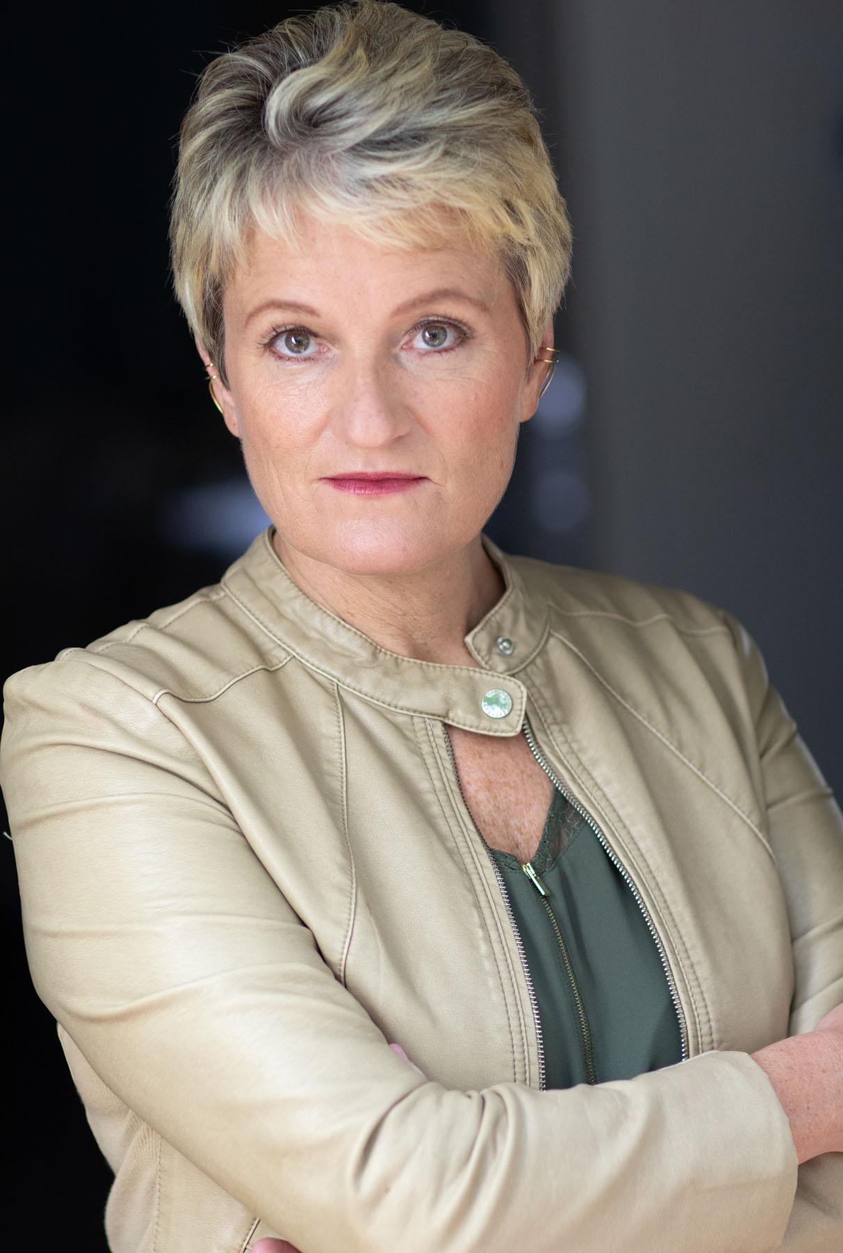 actor Crystal R. Davis large photo