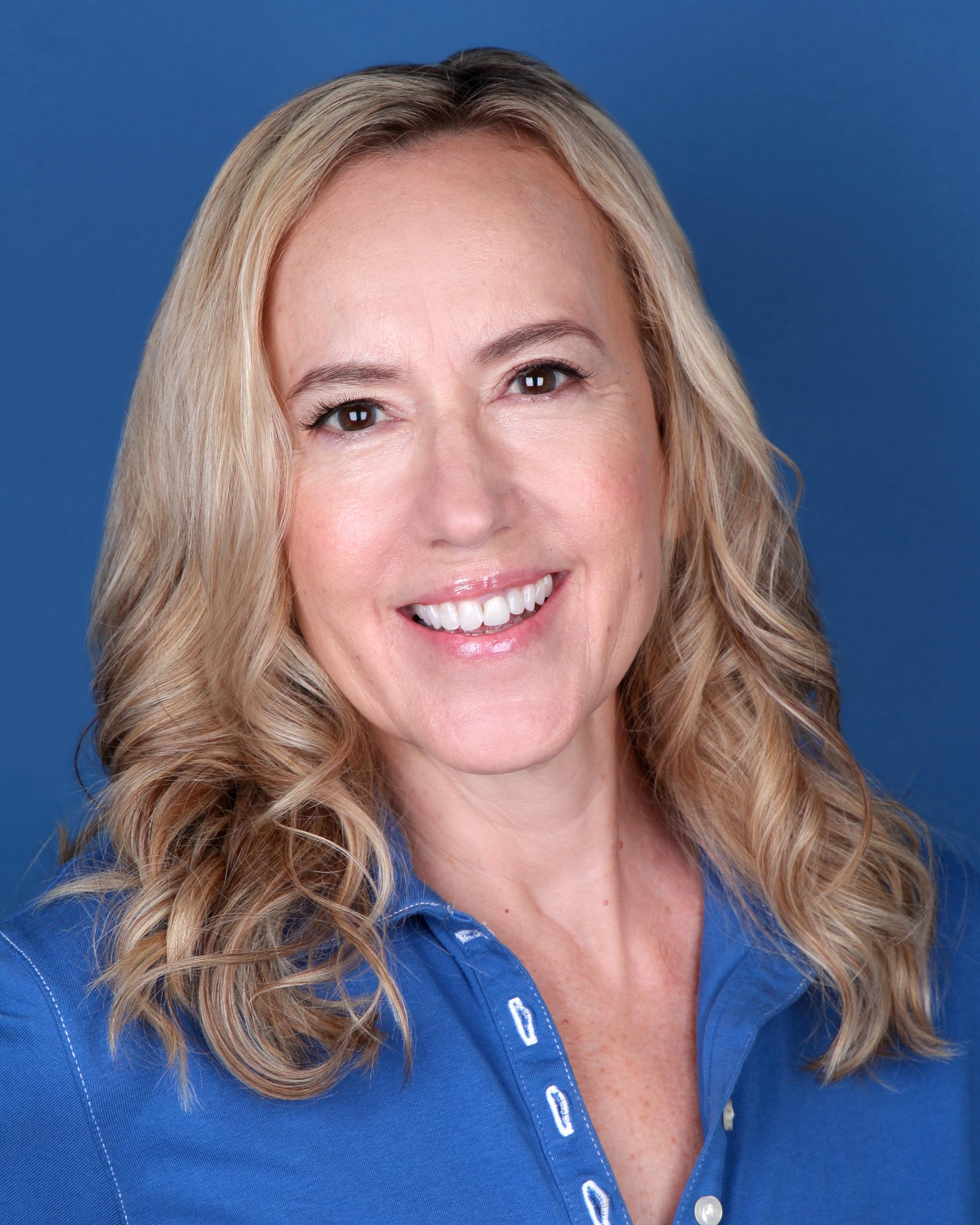 actor Laura Fay Lewis large photo