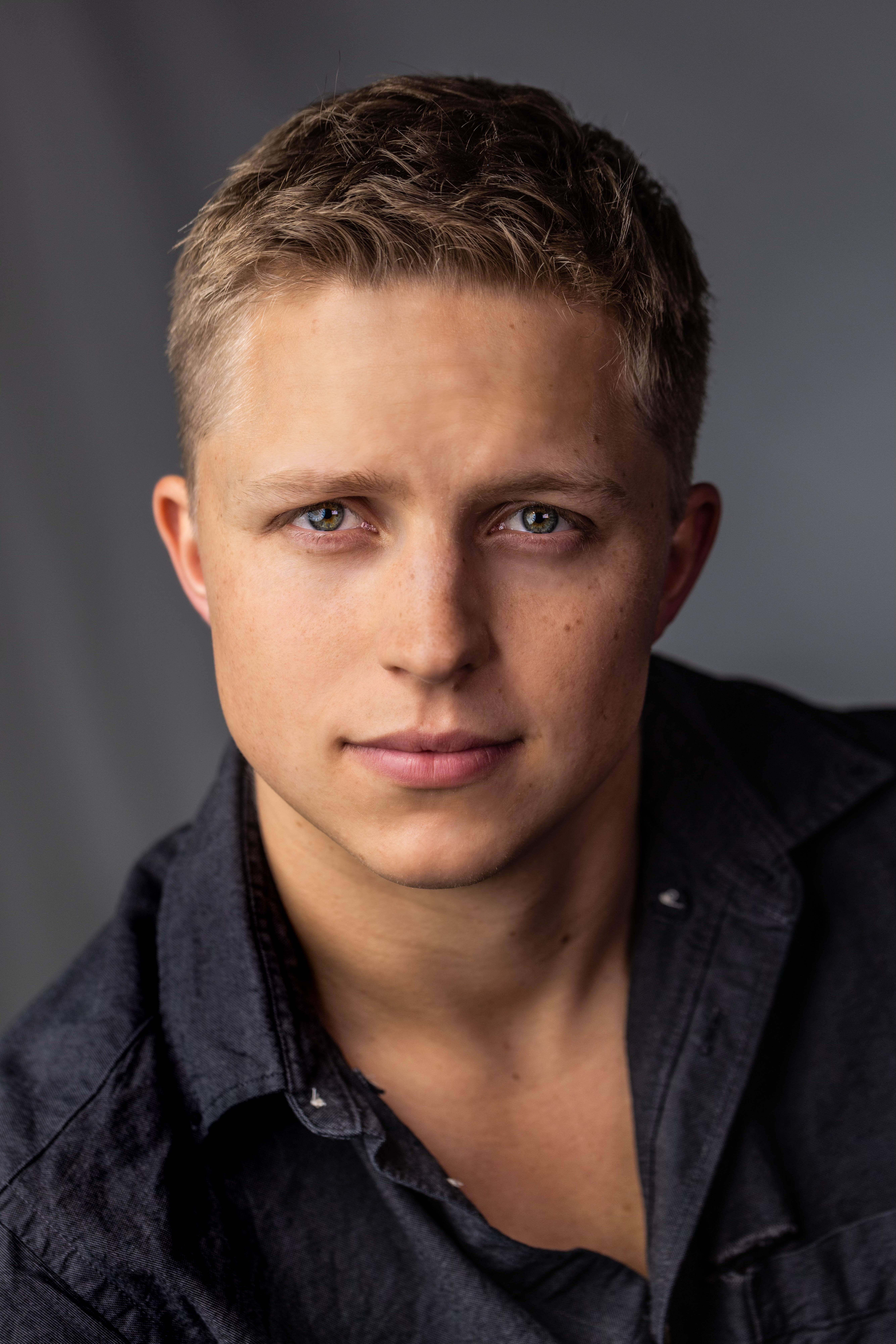 actor Lach Millar large photo