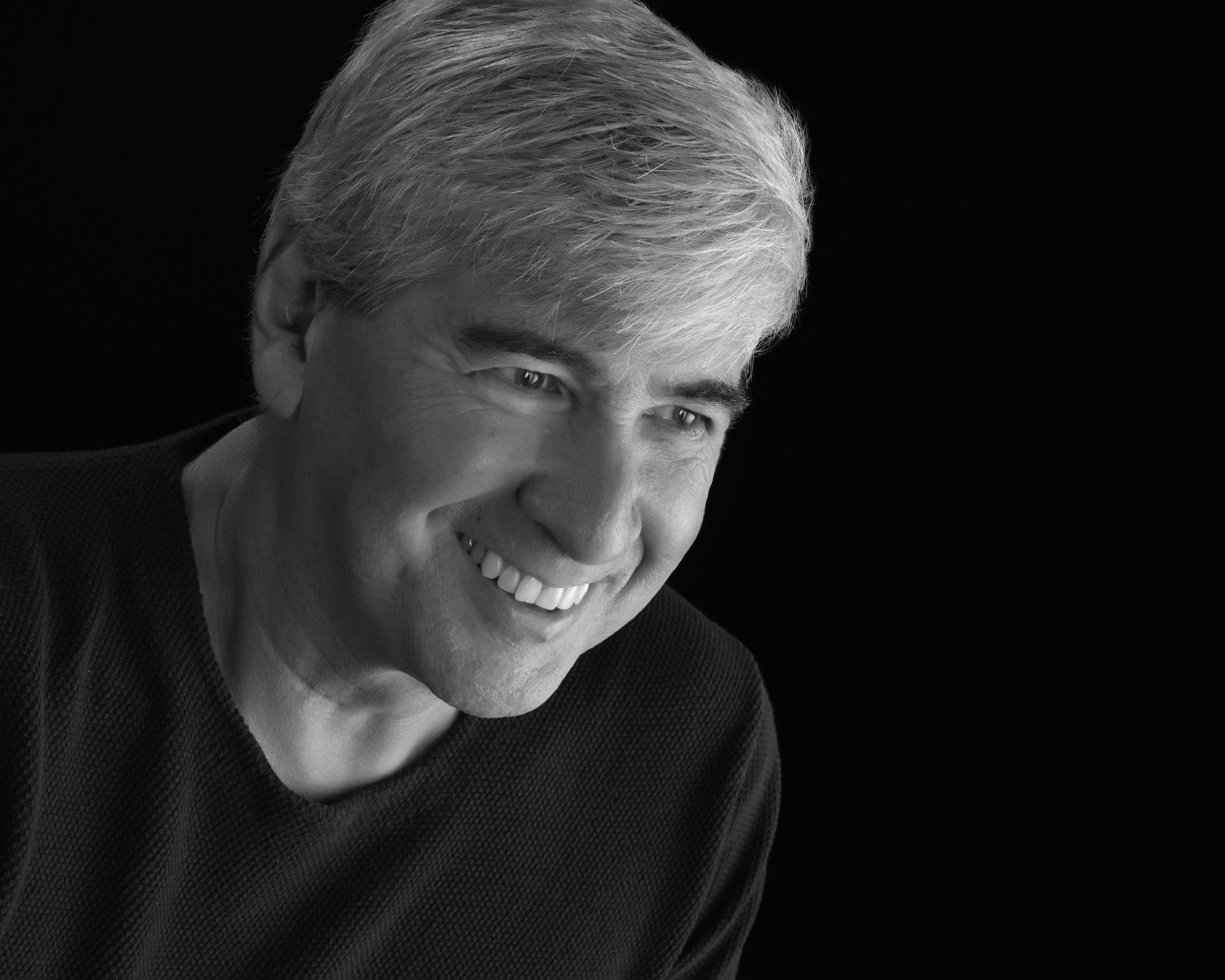 actor Oliver Diaz large photo