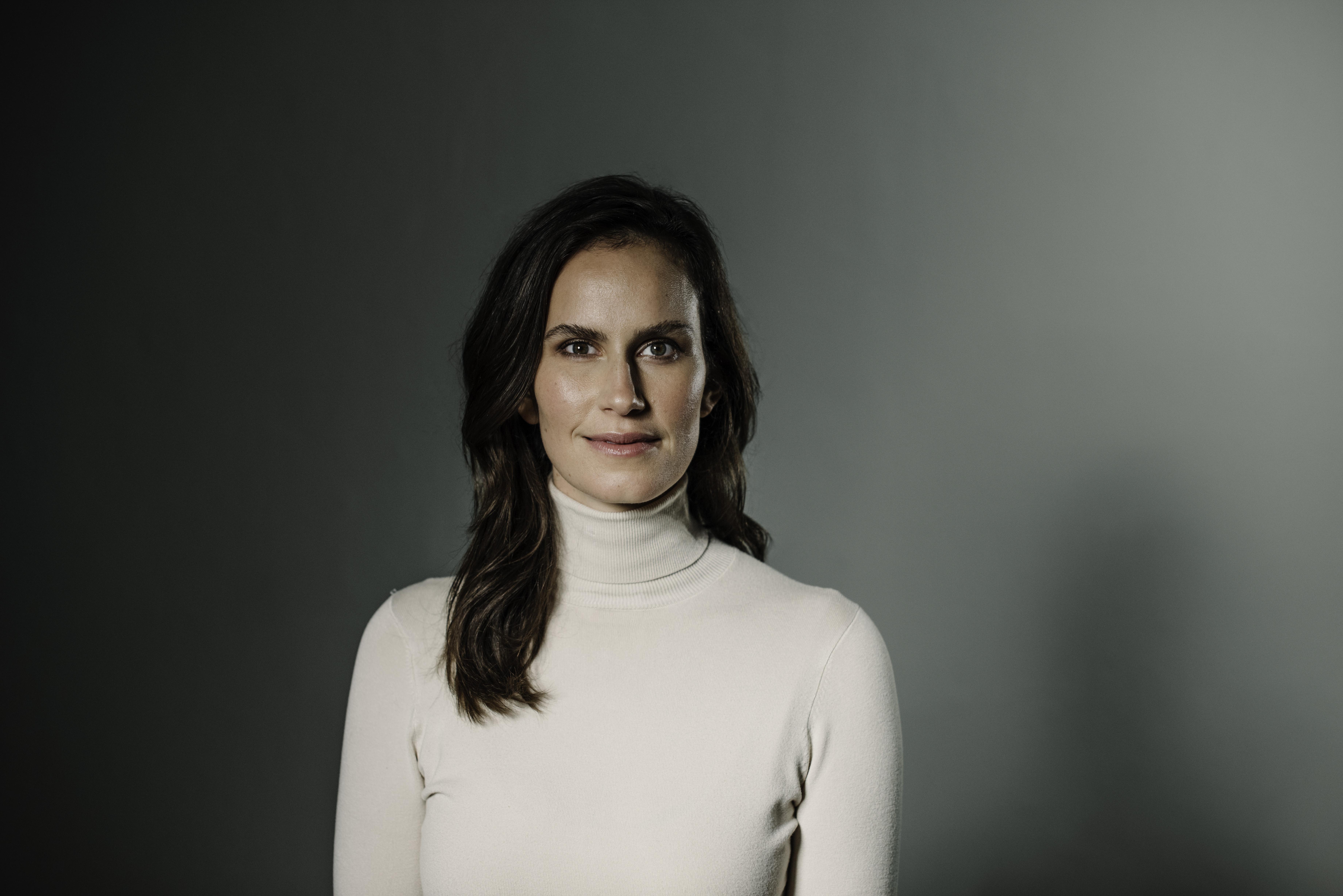 actor Saralisa Volm large photo