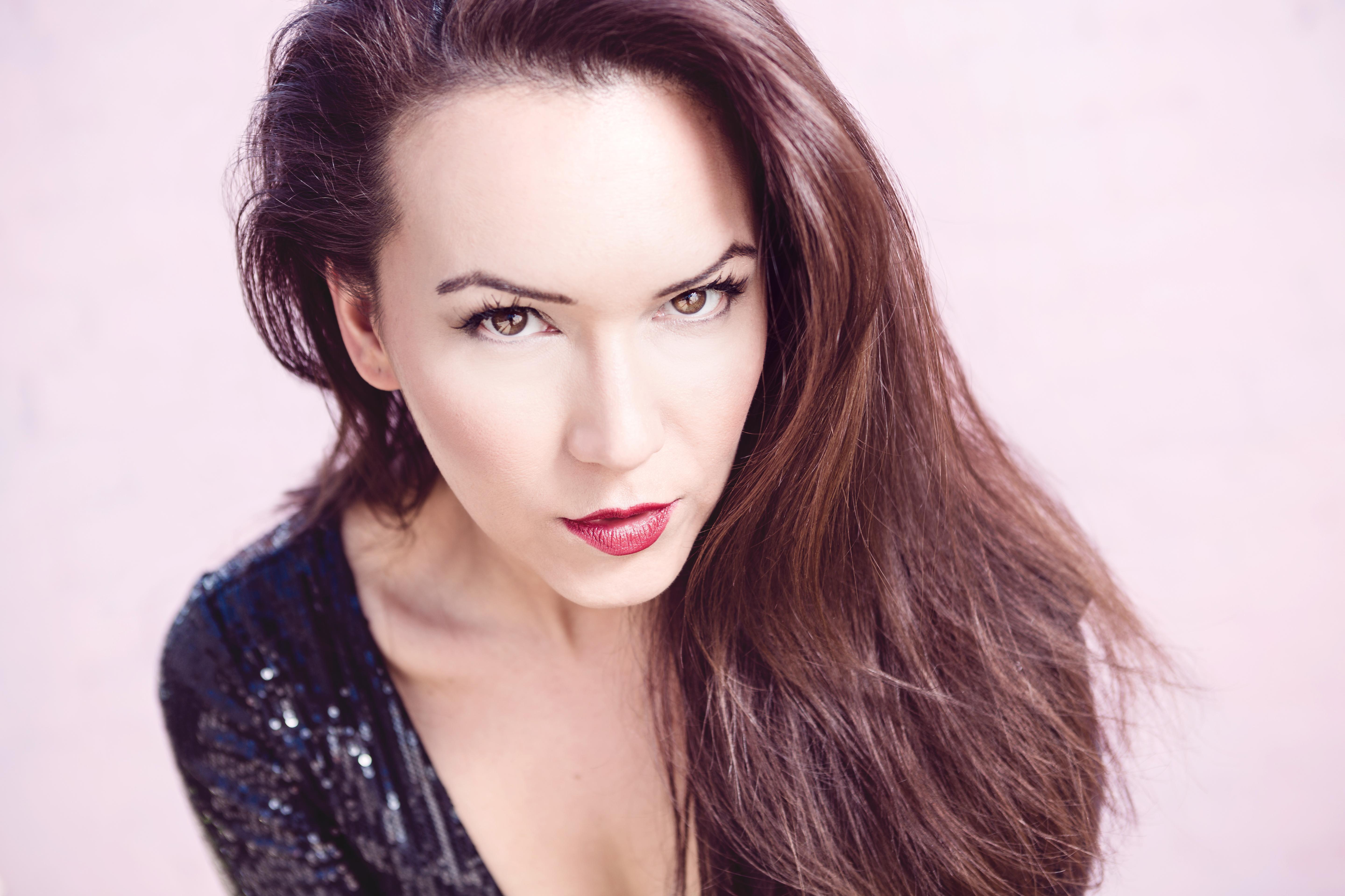 actor Simone Bailly large photo