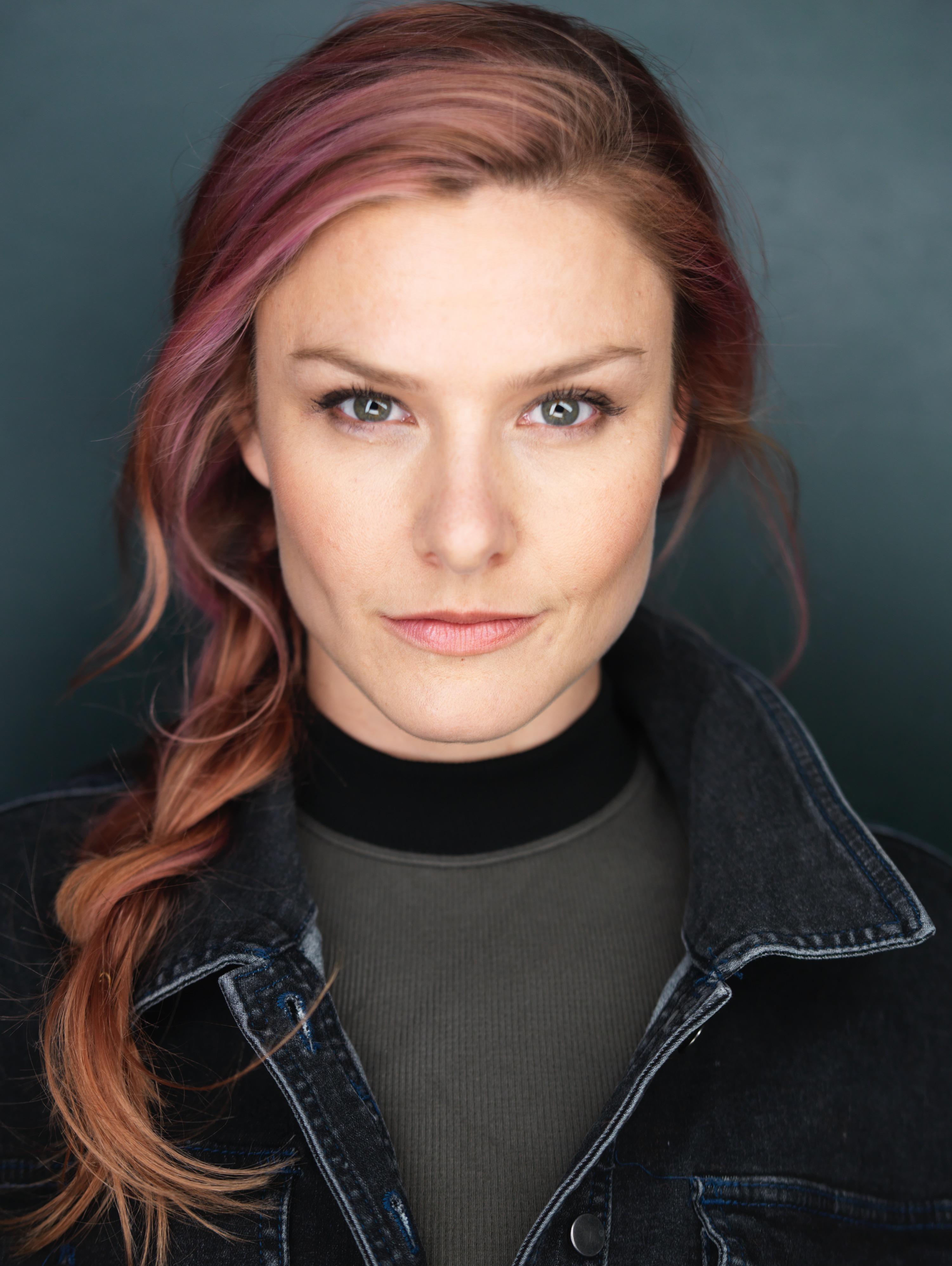 actor Danielle Muehlen large photo