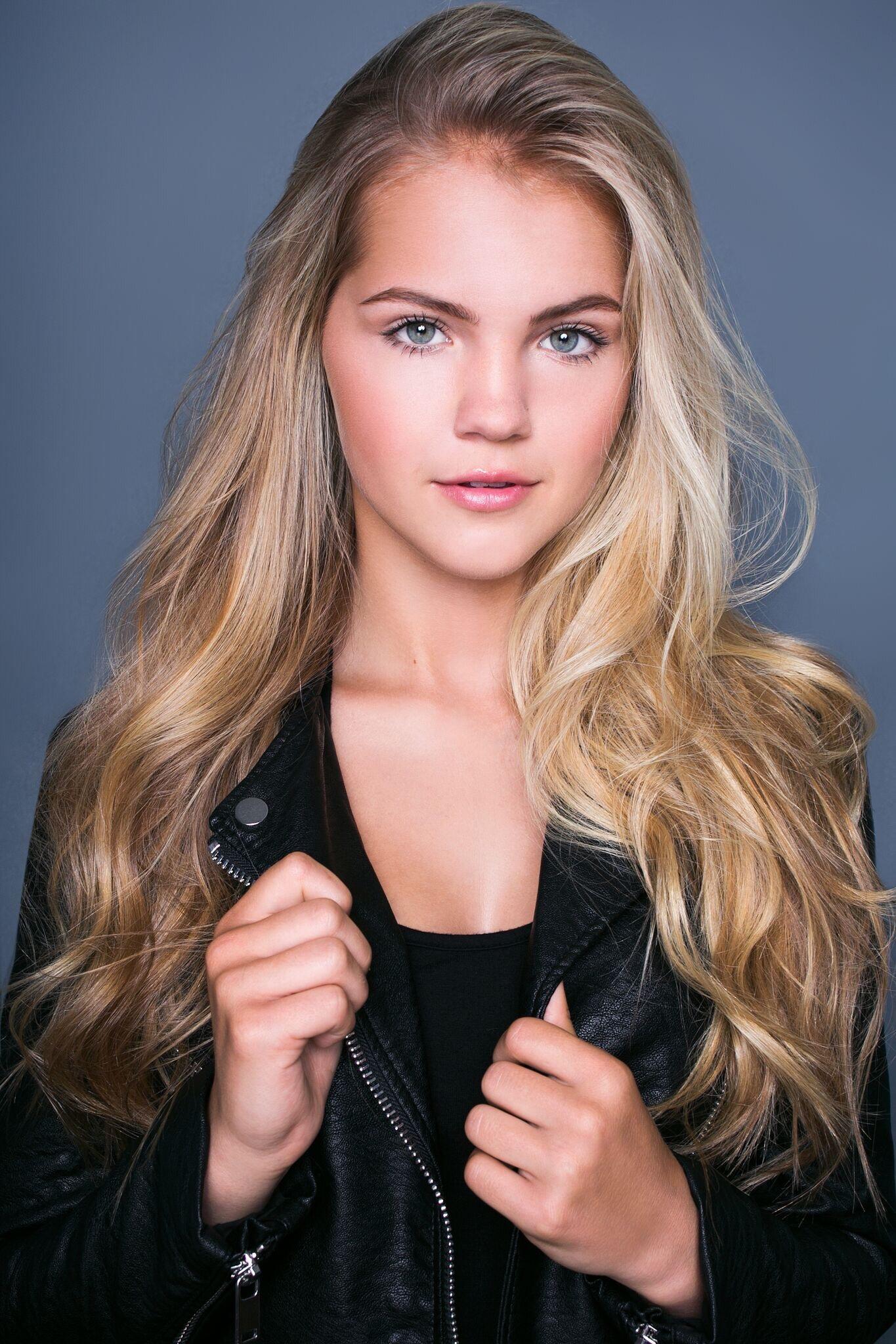 actor Lauren Schuster large photo